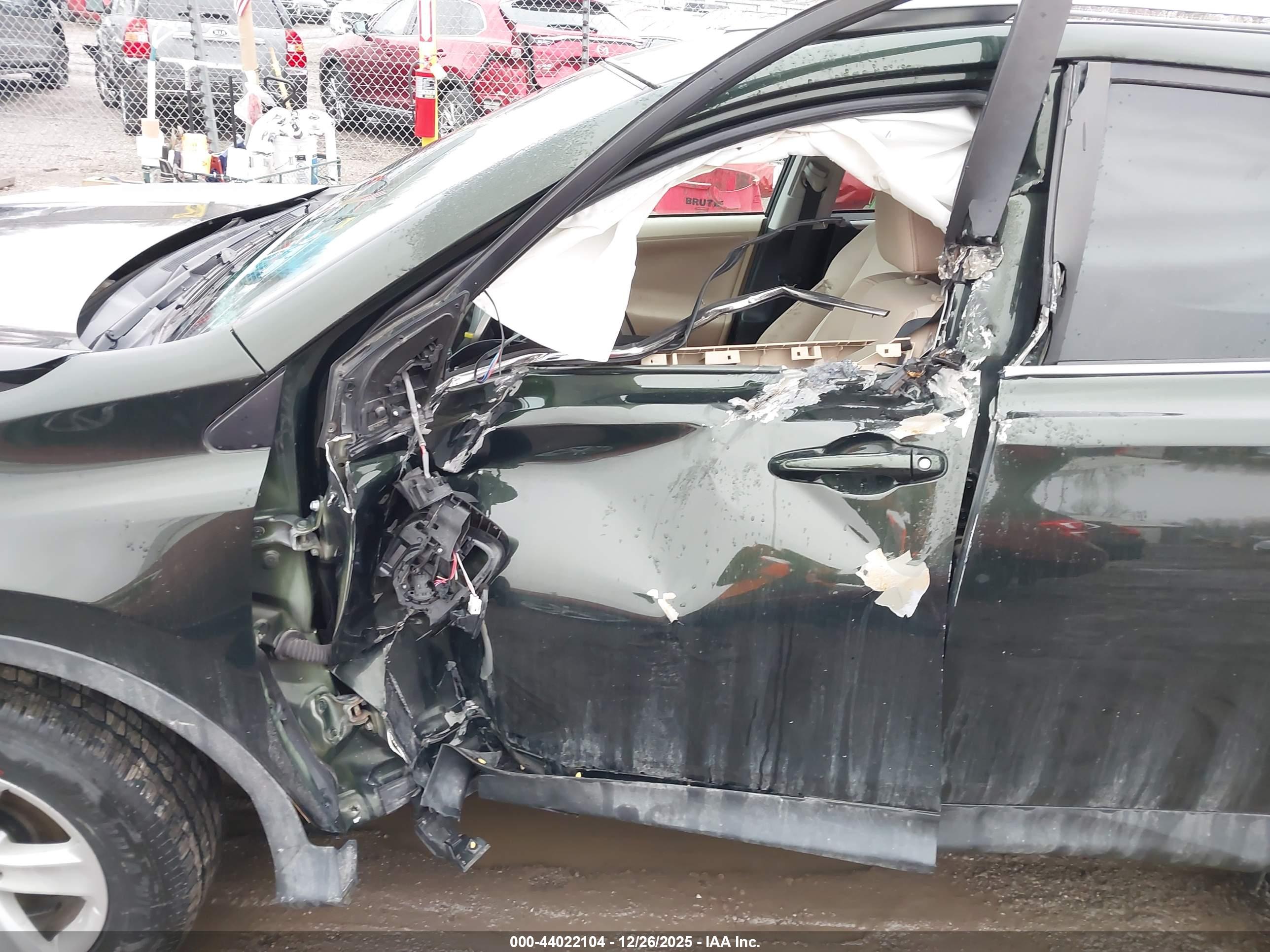 TOYOTA RAV4 image 6