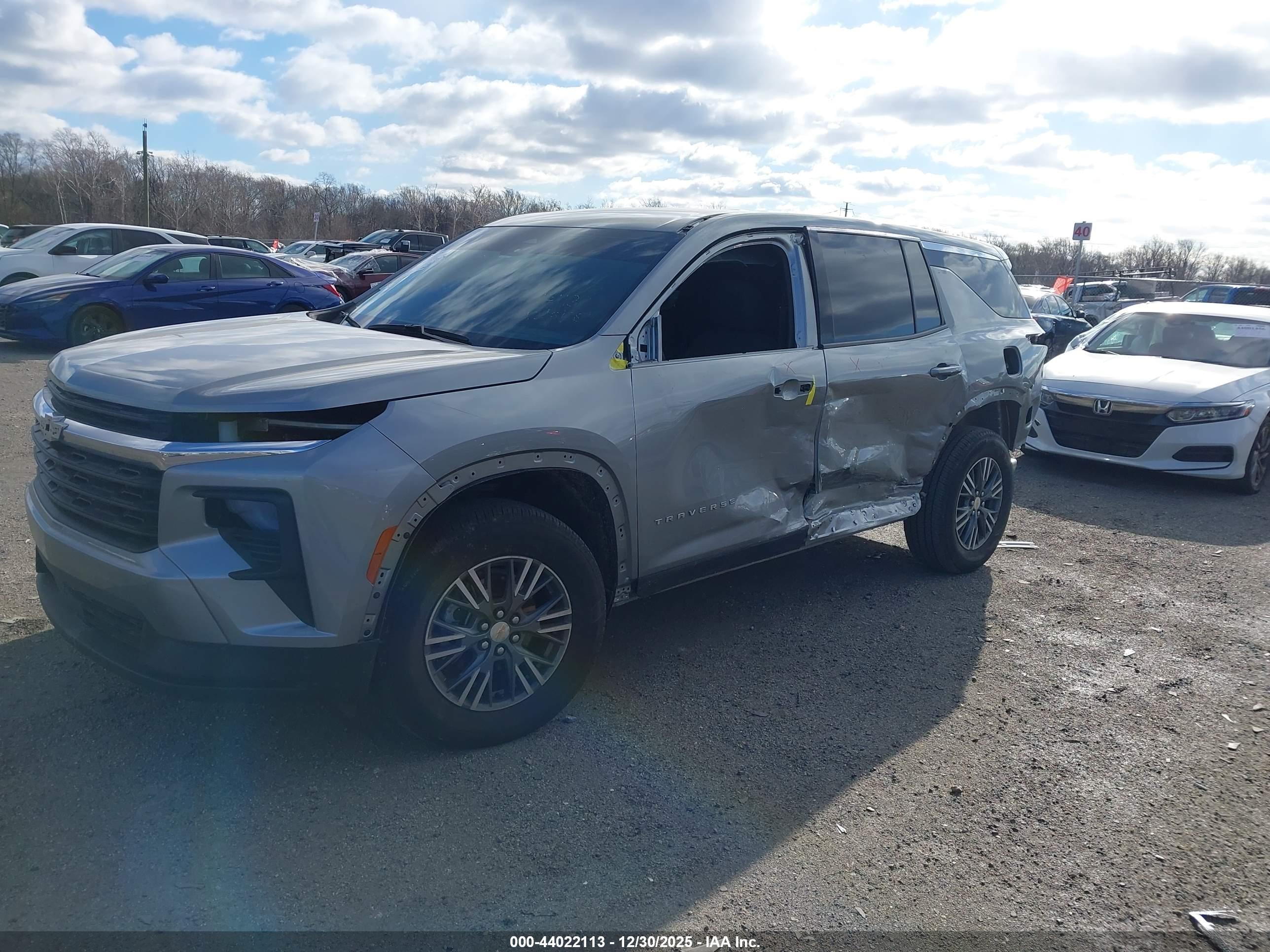 CHEVROLET TRAVERSE image 2