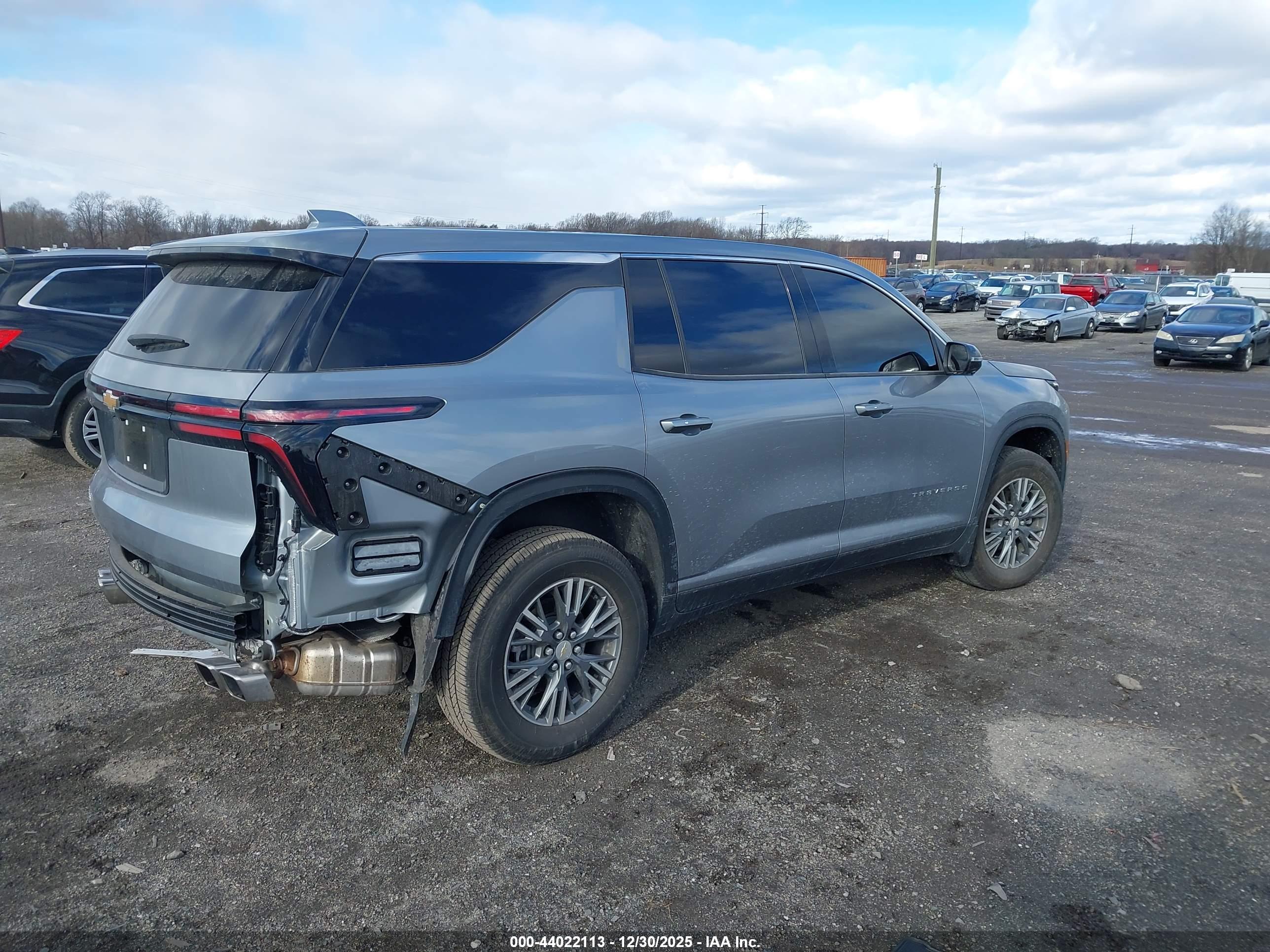CHEVROLET TRAVERSE image 4