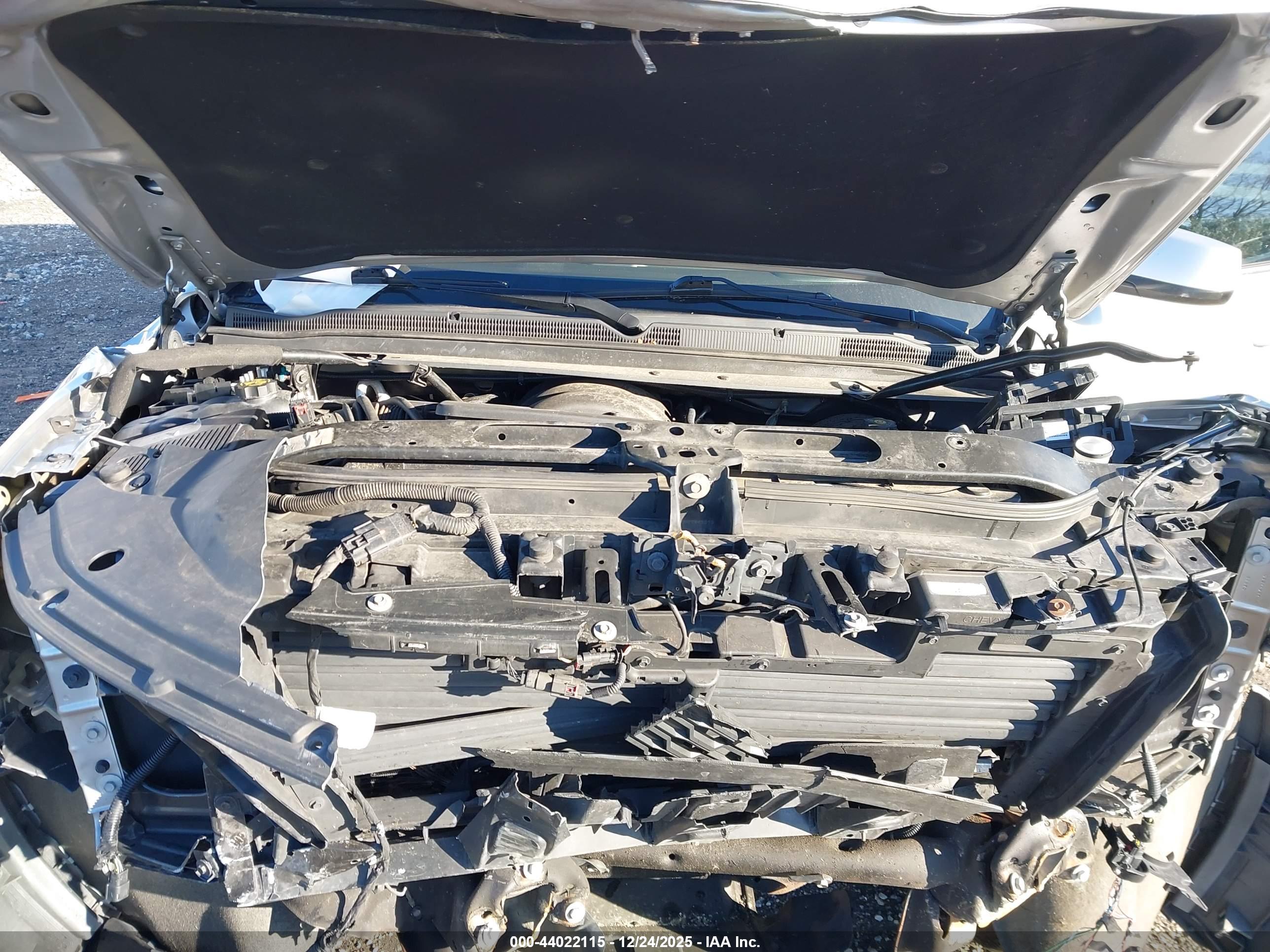 CHEVROLET SUBURBAN image 10