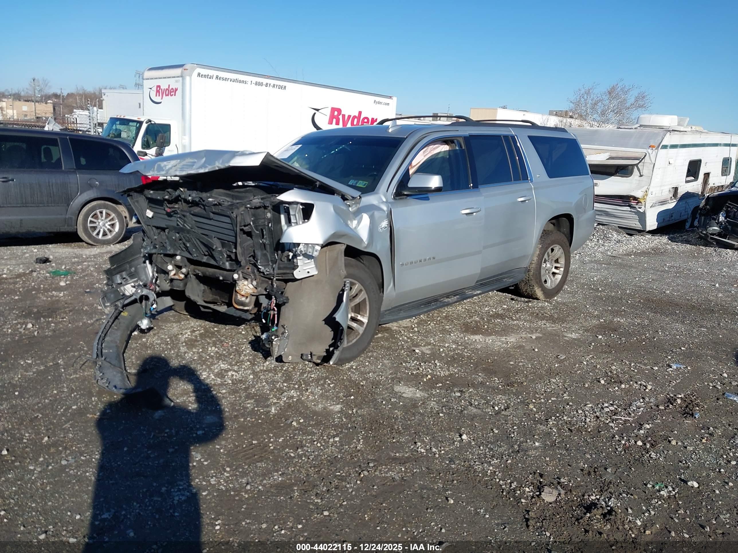 CHEVROLET SUBURBAN image 2