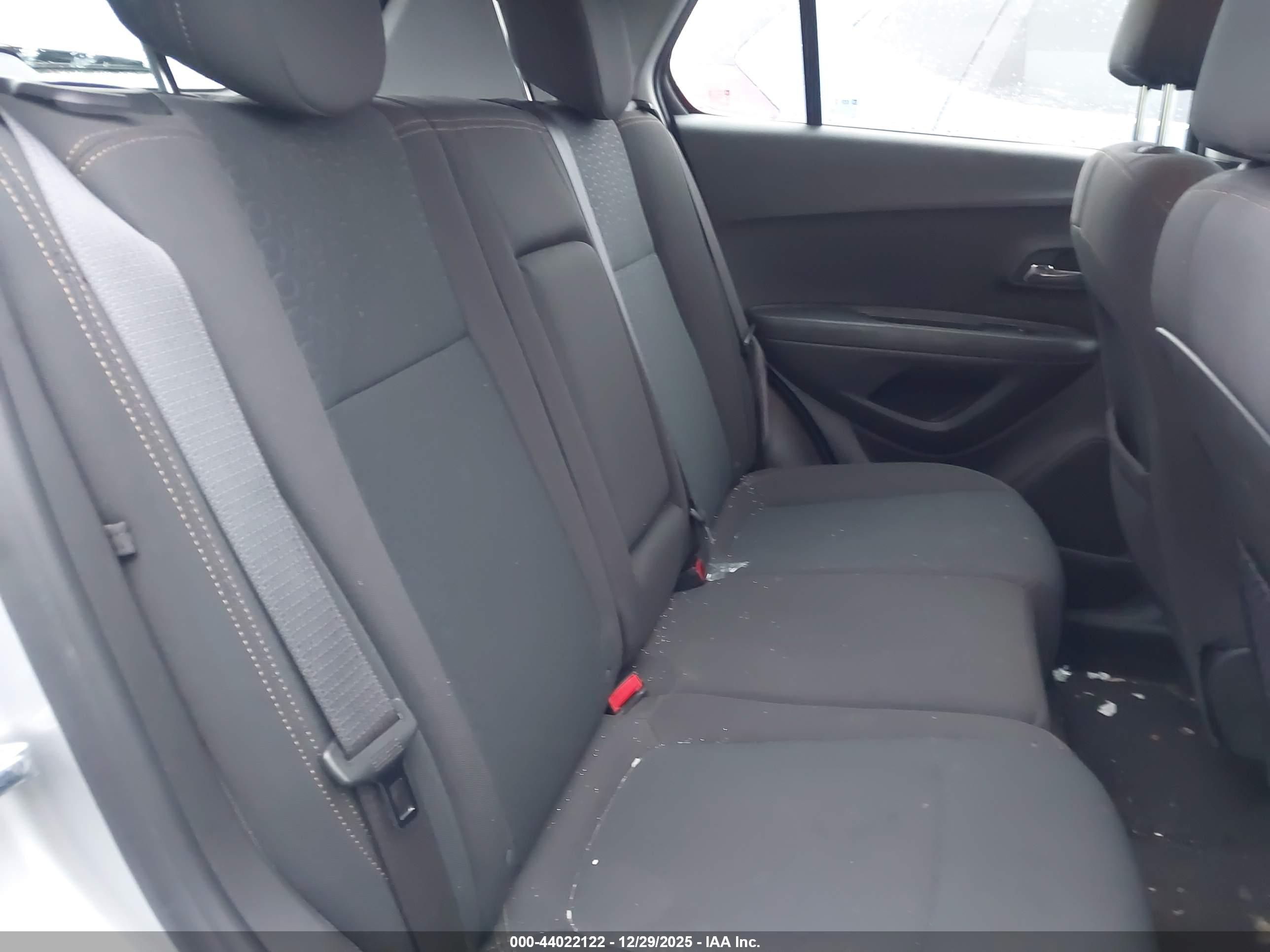 CHEVROLET TRAX image 8