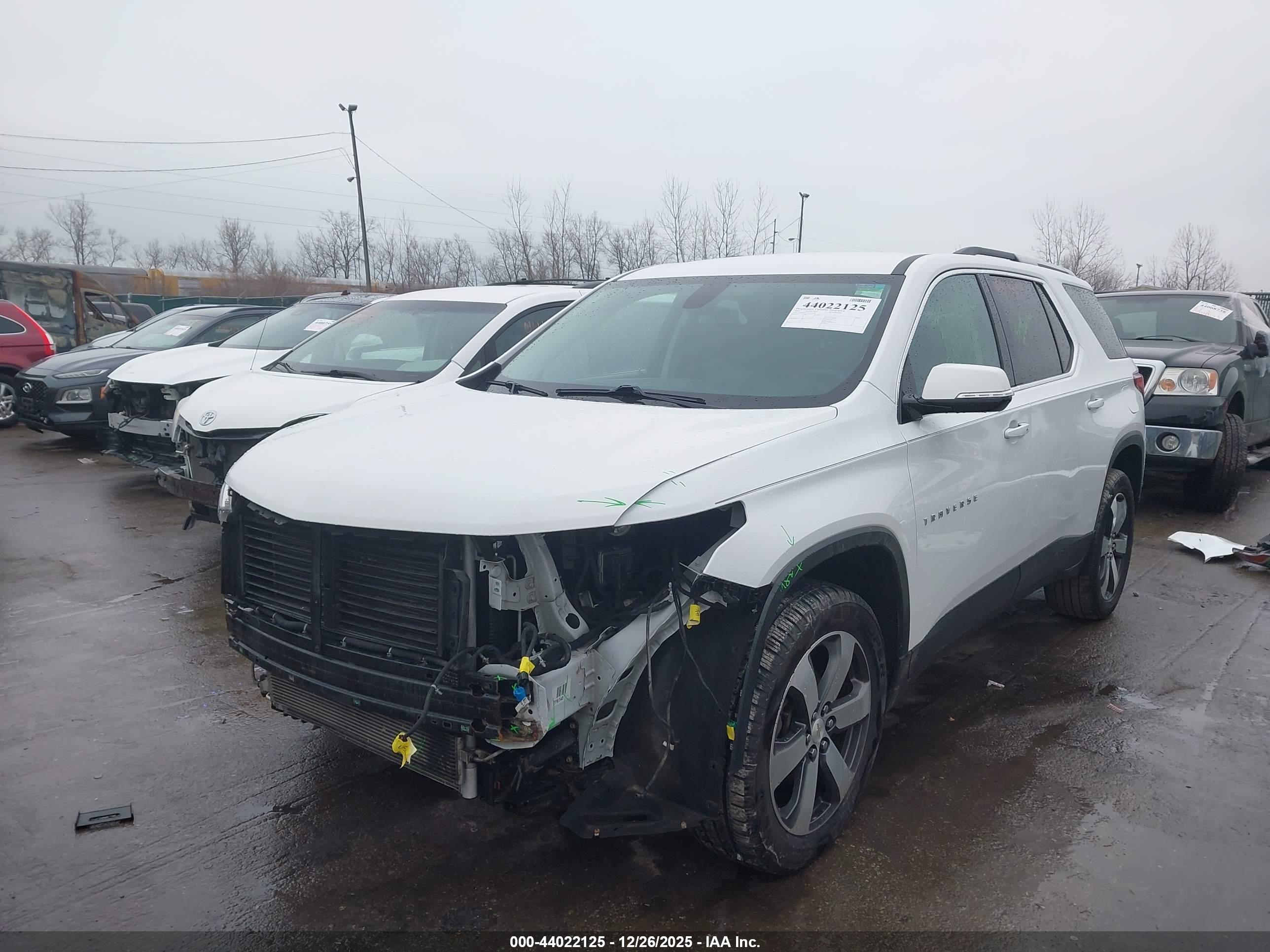 CHEVROLET TRAVERSE image 2