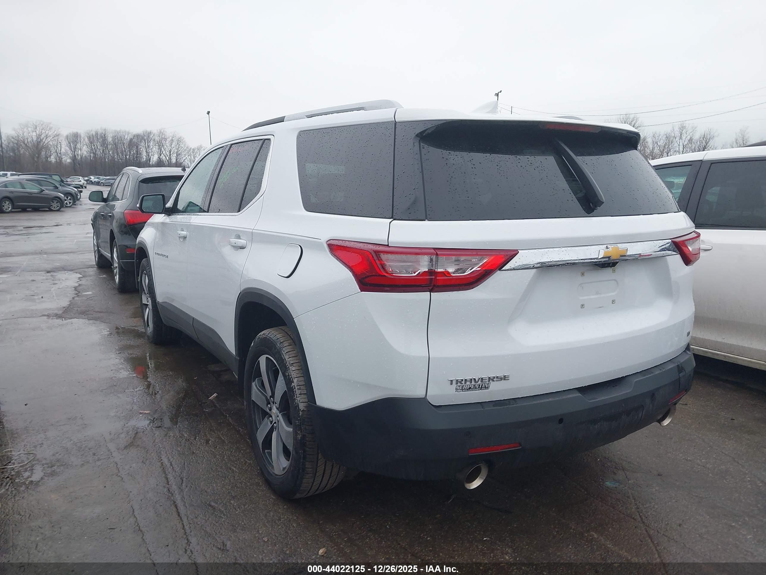 CHEVROLET TRAVERSE image 3