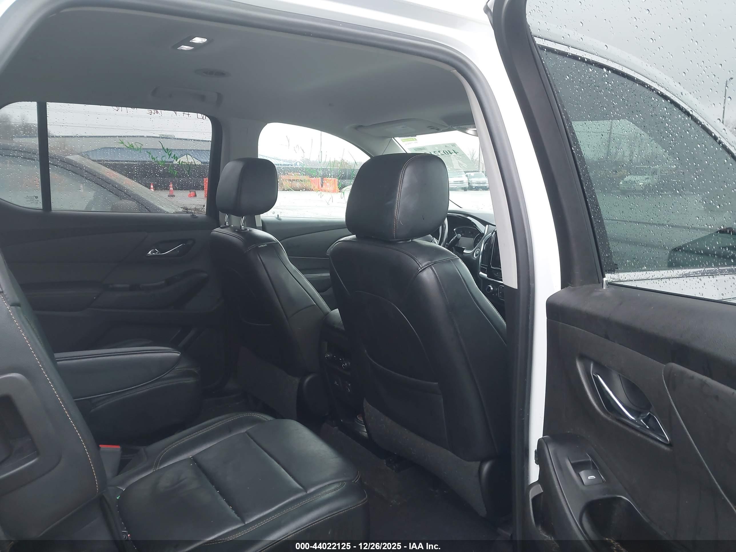 CHEVROLET TRAVERSE image 8