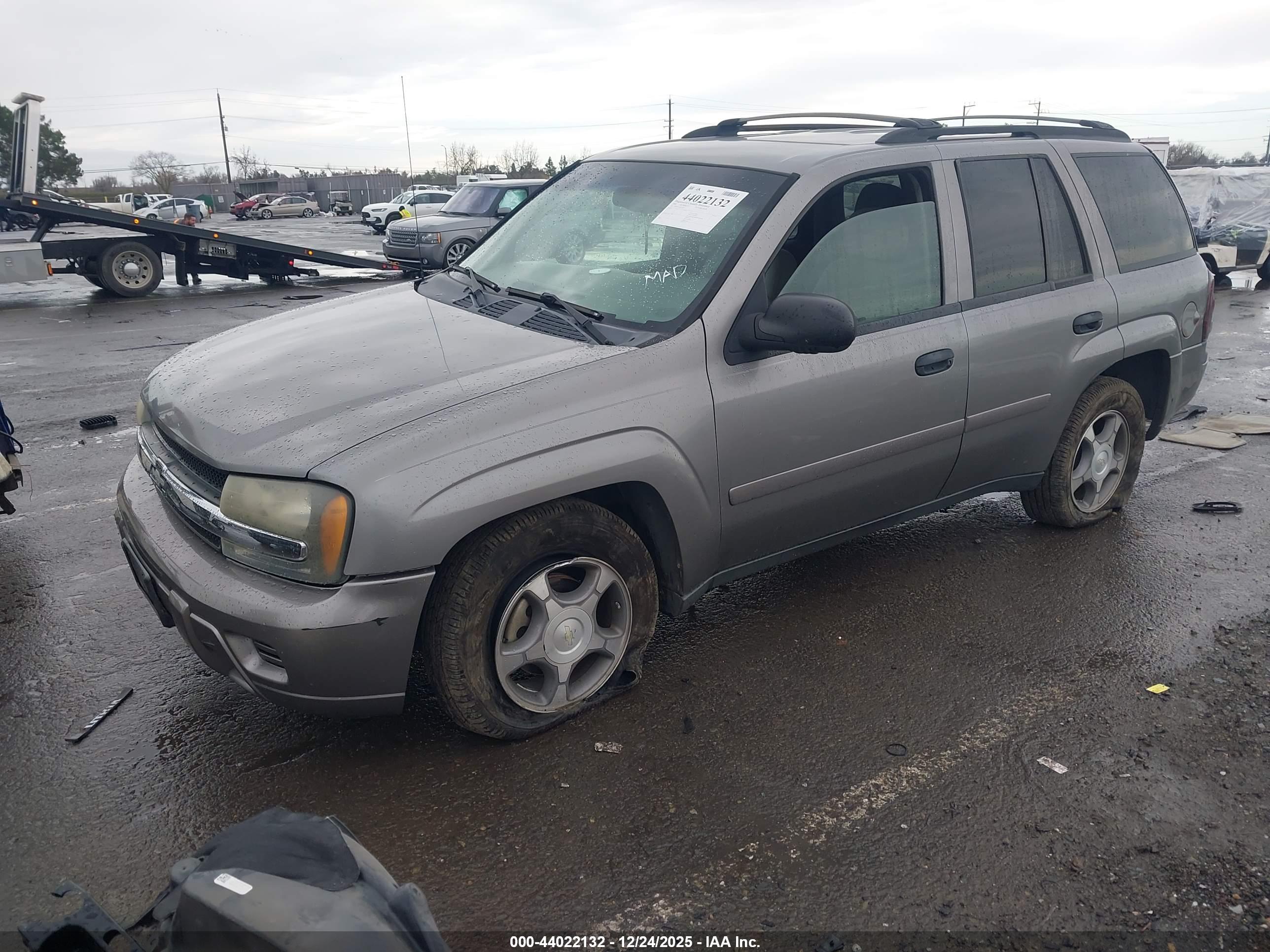 CHEVROLET TRAILBLAZER image 2