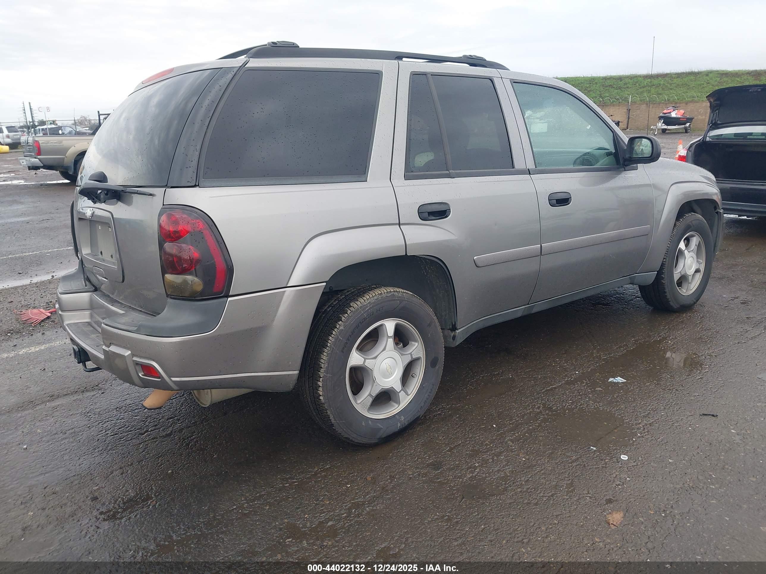 CHEVROLET TRAILBLAZER image 4