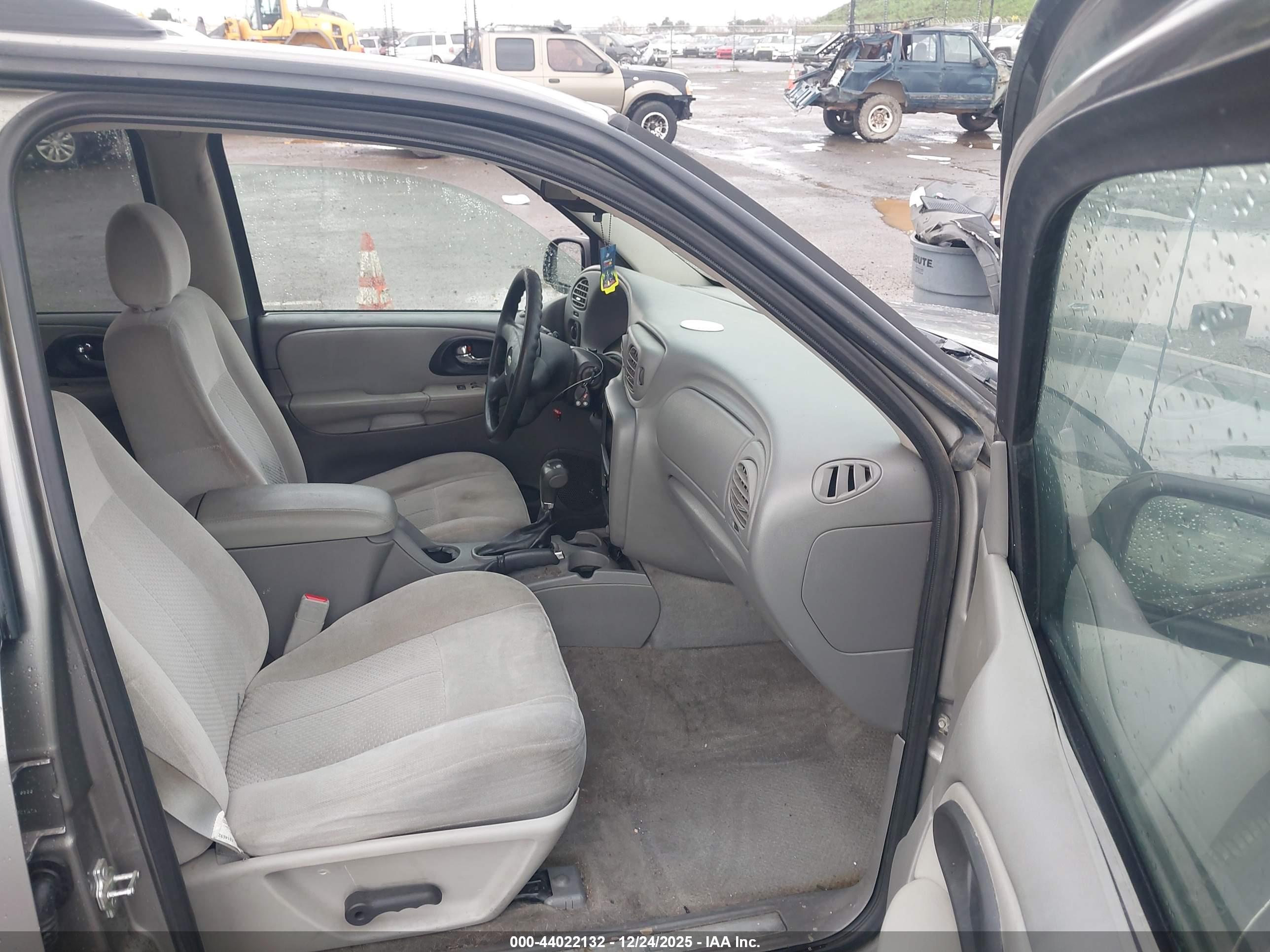 CHEVROLET TRAILBLAZER image 5