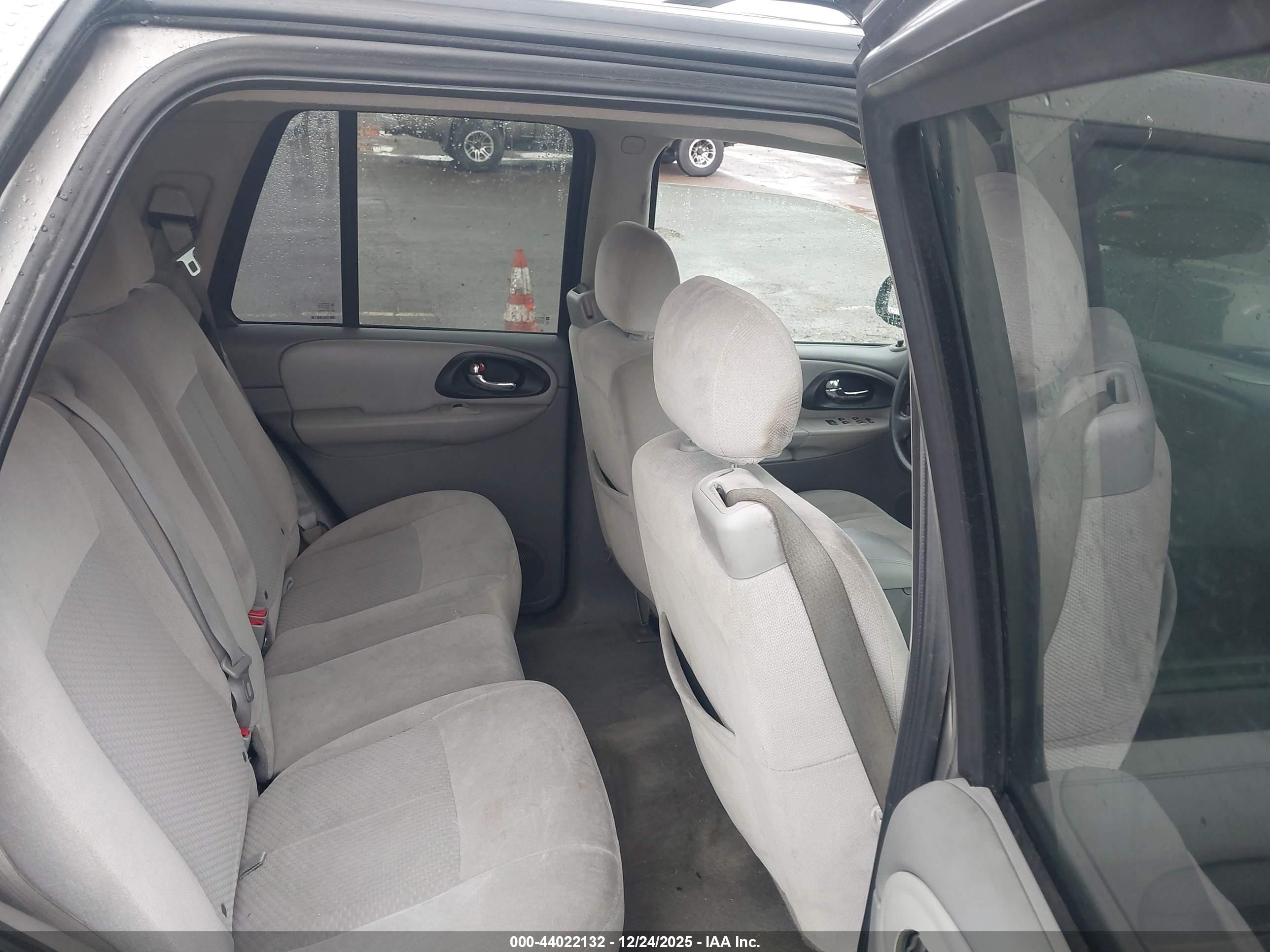 CHEVROLET TRAILBLAZER image 8