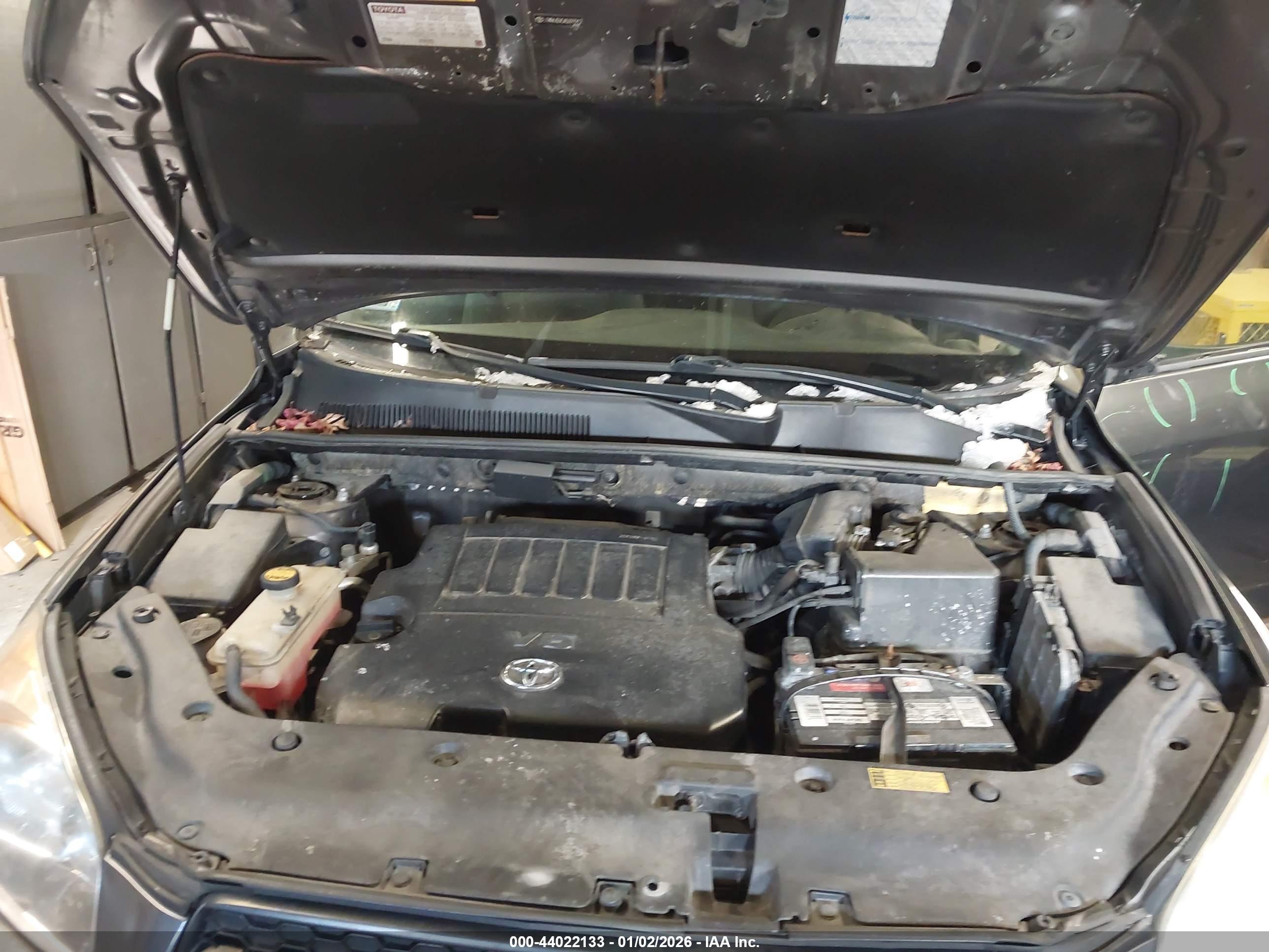 TOYOTA RAV4 image 10