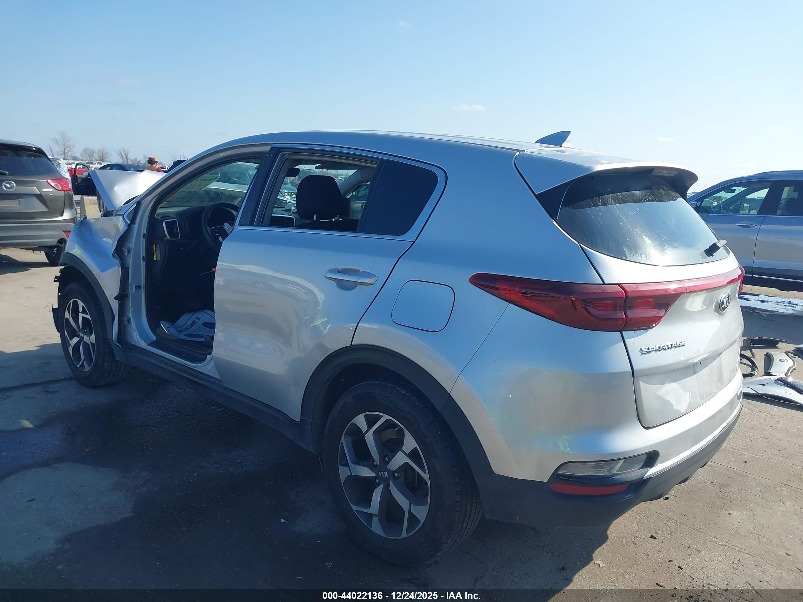 KIA SPORTAGE image 3