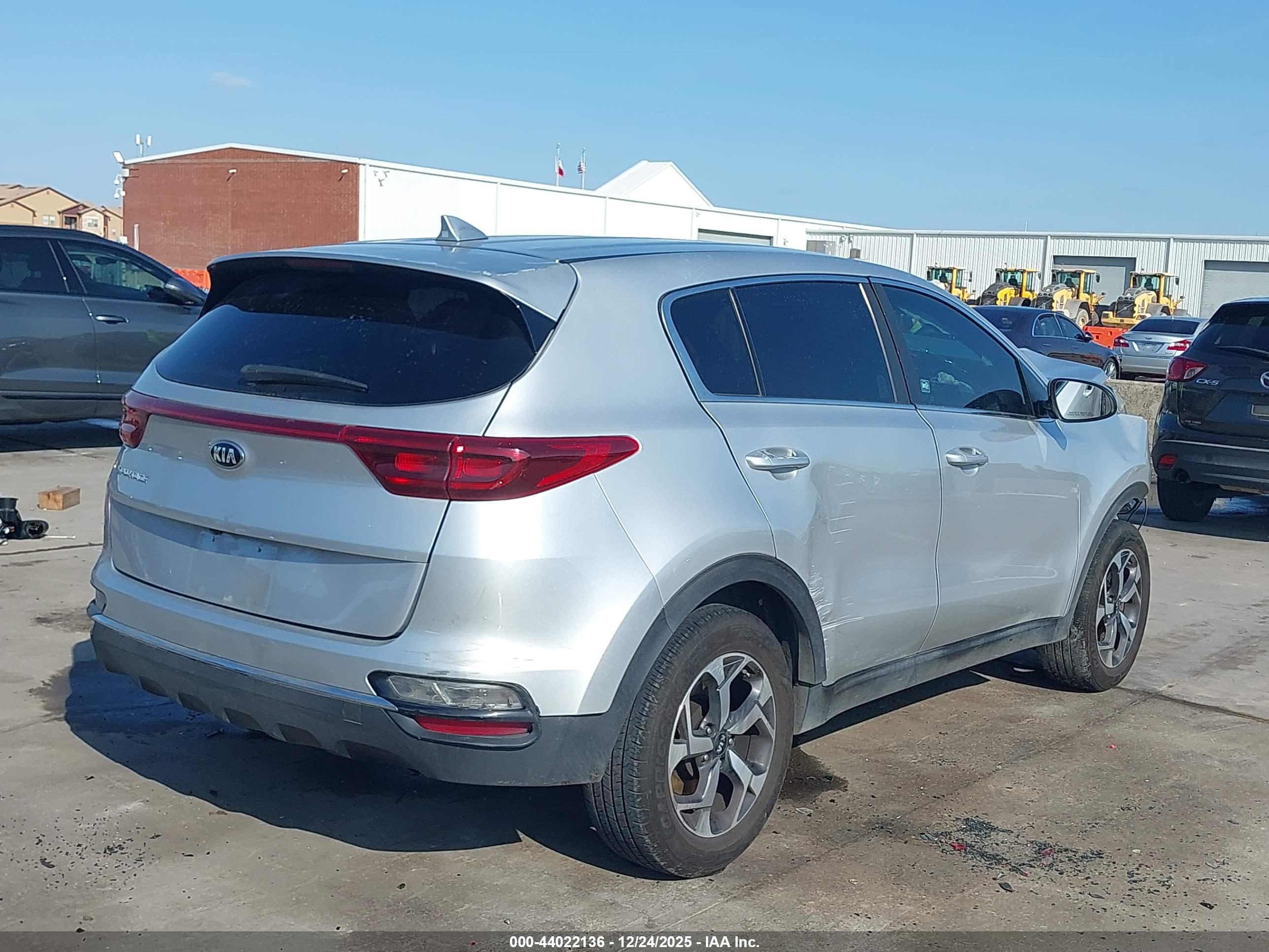 KIA SPORTAGE image 4