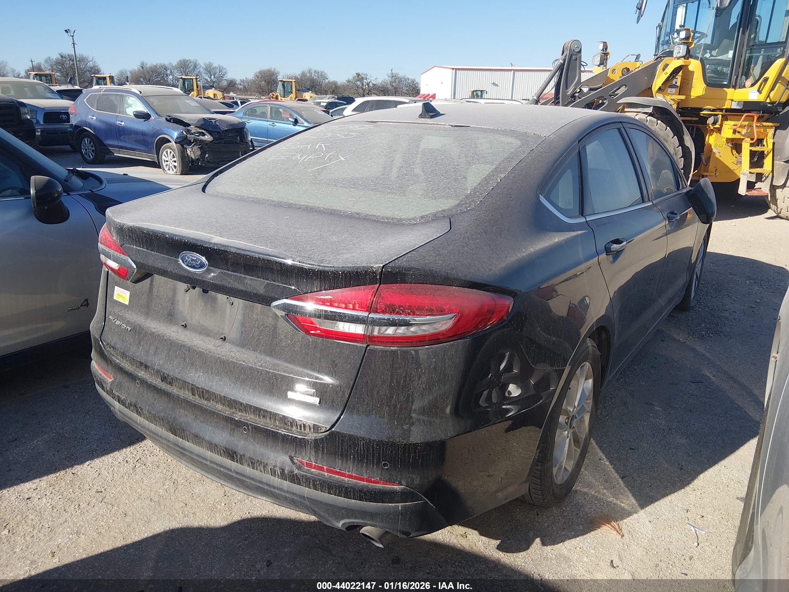 FORD FUSION image 4
