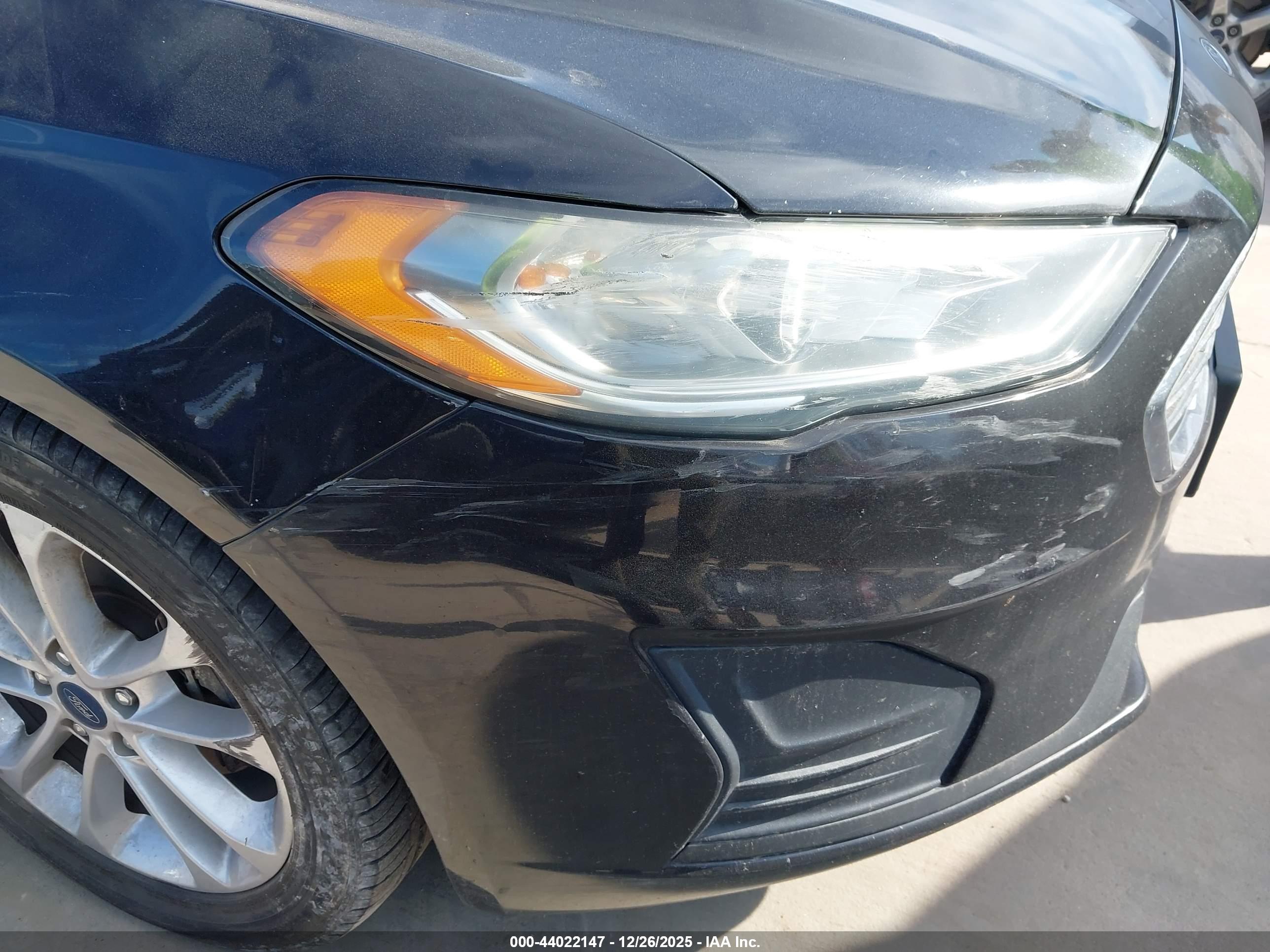 FORD FUSION image 6