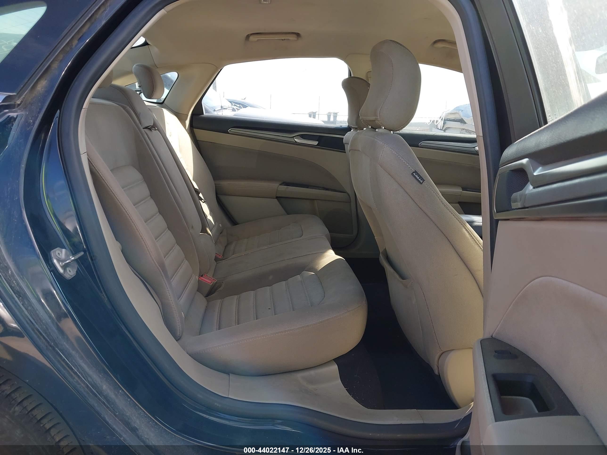 FORD FUSION image 8