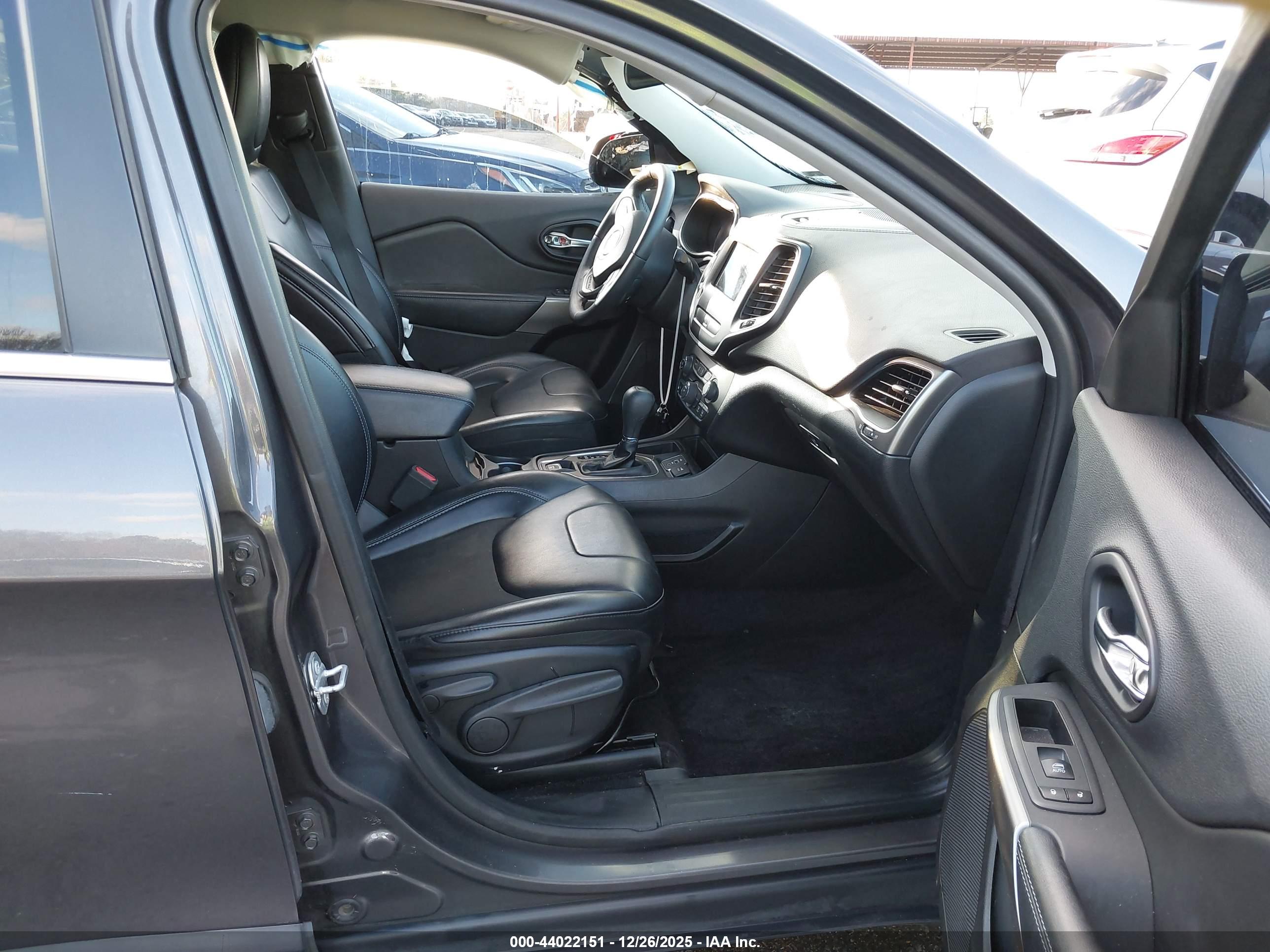 JEEP CHEROKEE image 5
