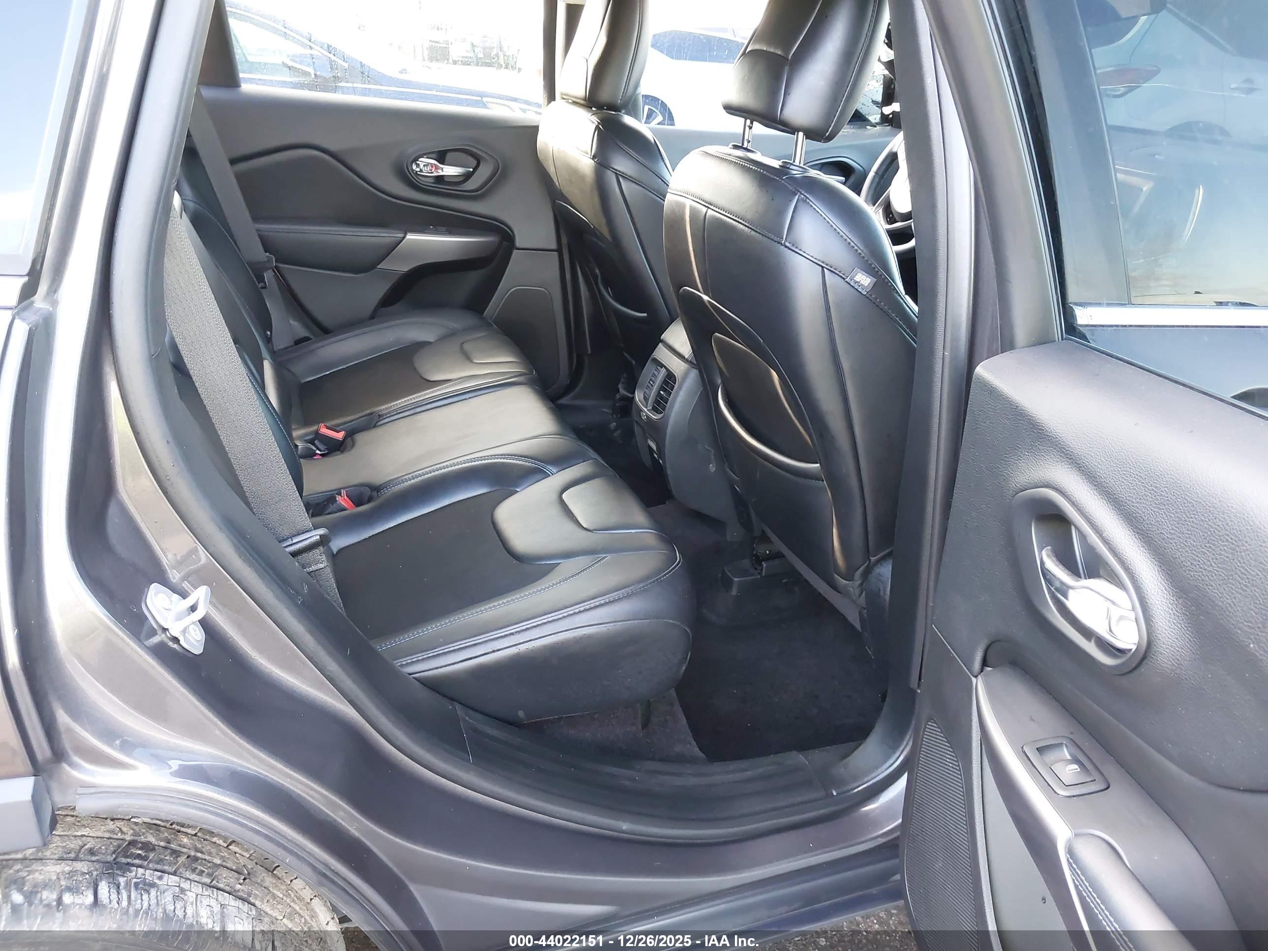 JEEP CHEROKEE image 8