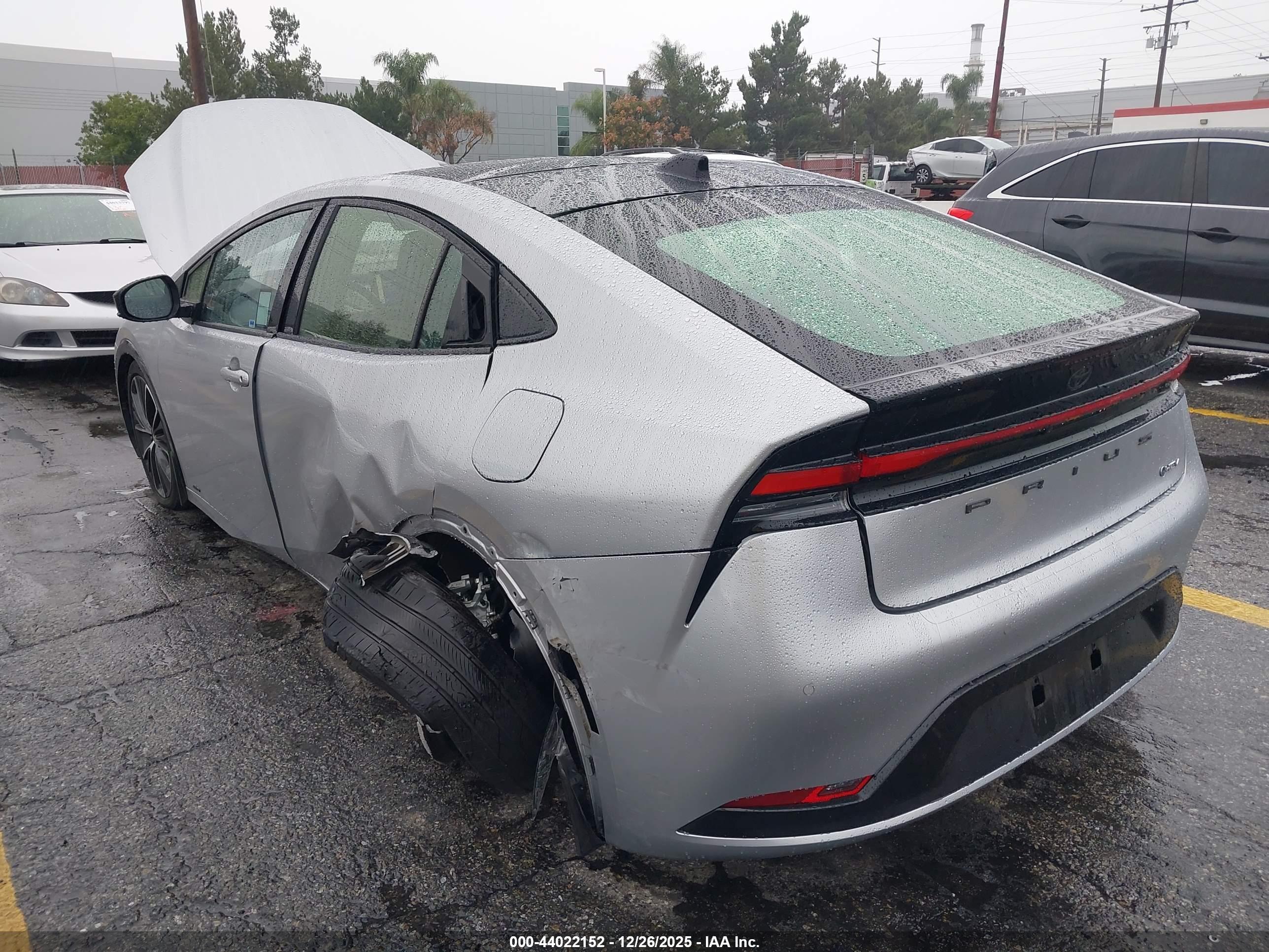 TOYOTA PRIUS image 6