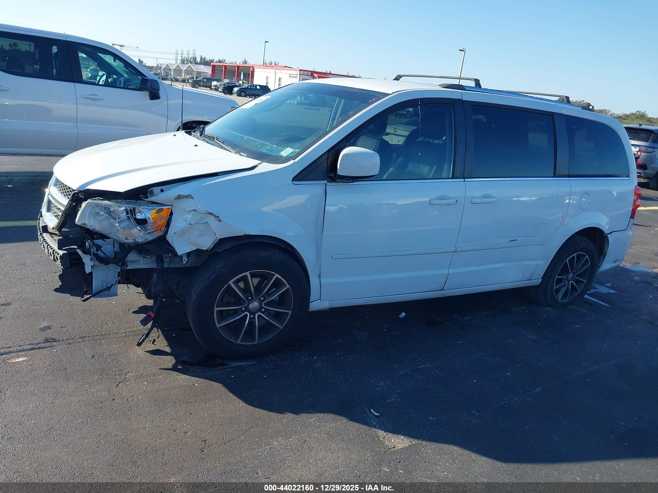 DODGE GRAND image 6