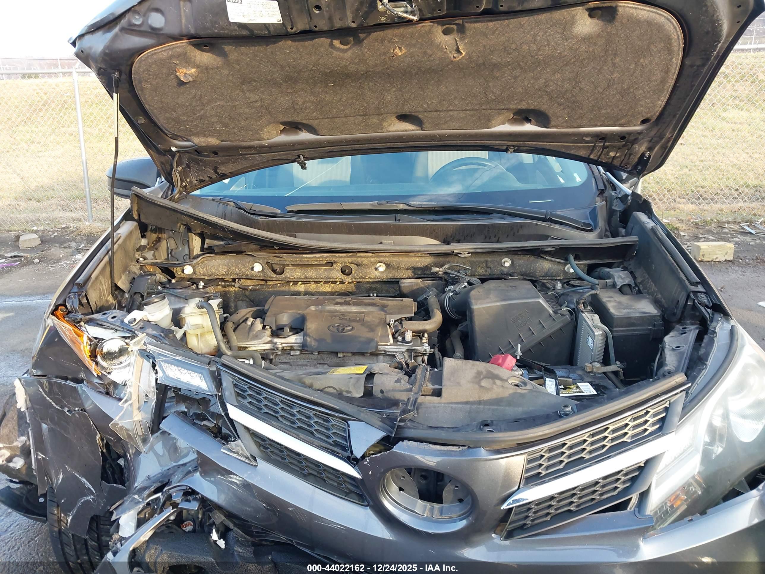 TOYOTA RAV4 image 10