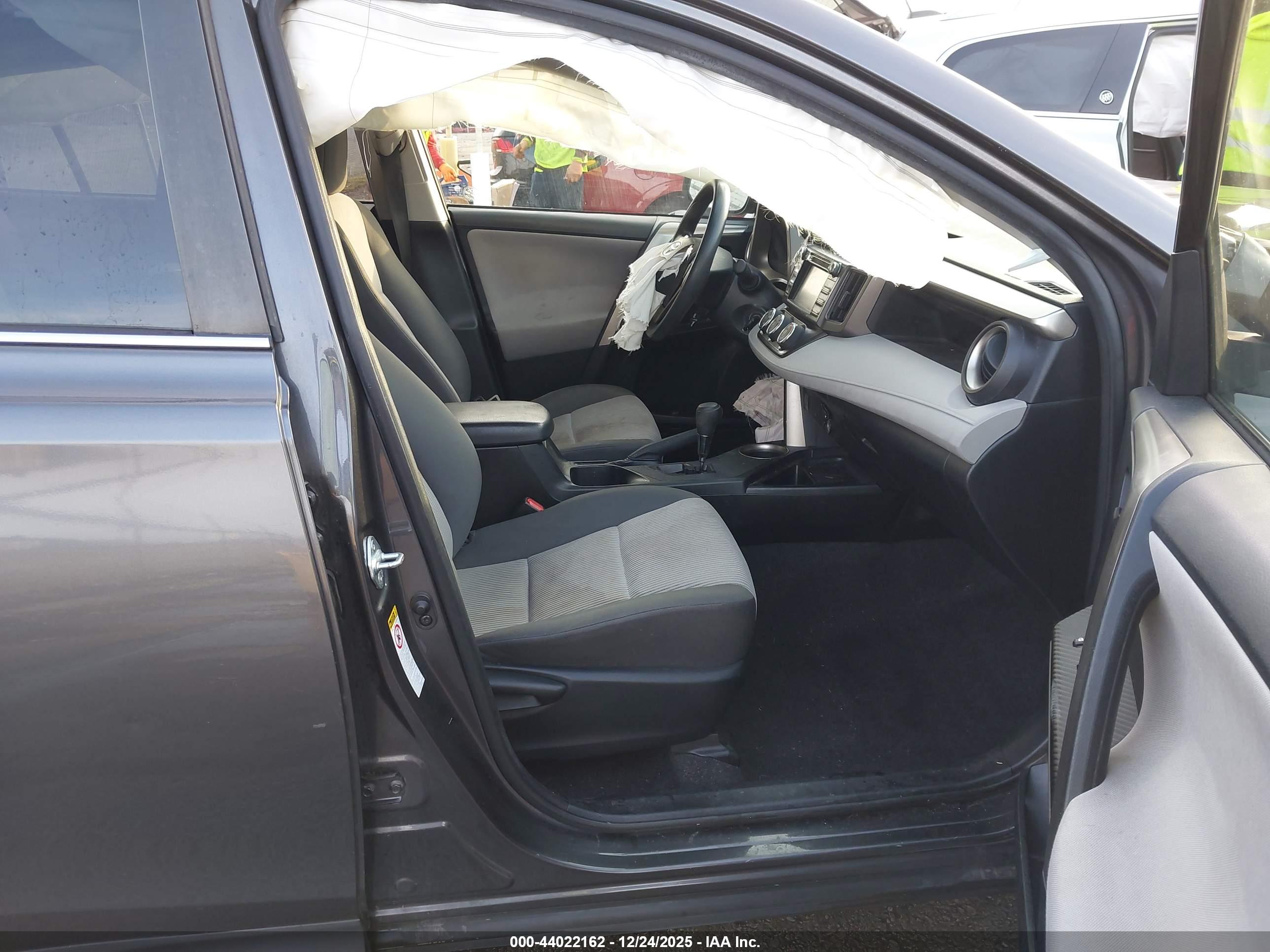 TOYOTA RAV4 image 5