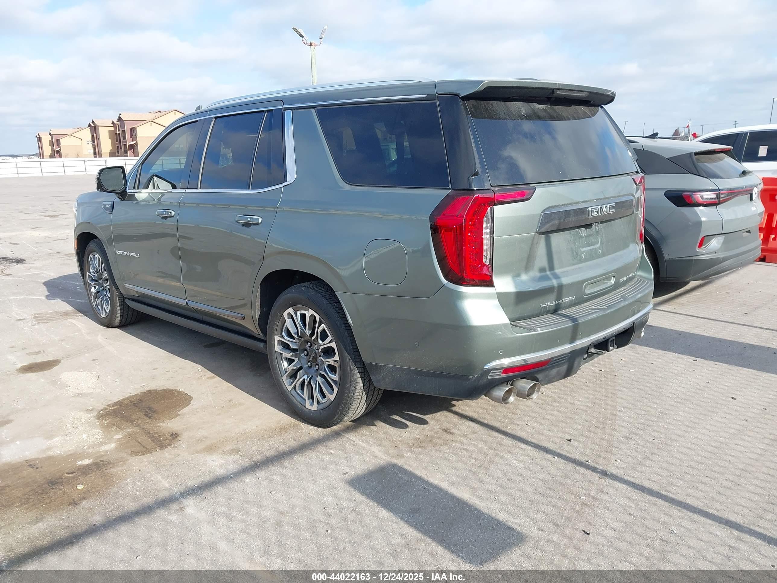 GMC YUKON image 3