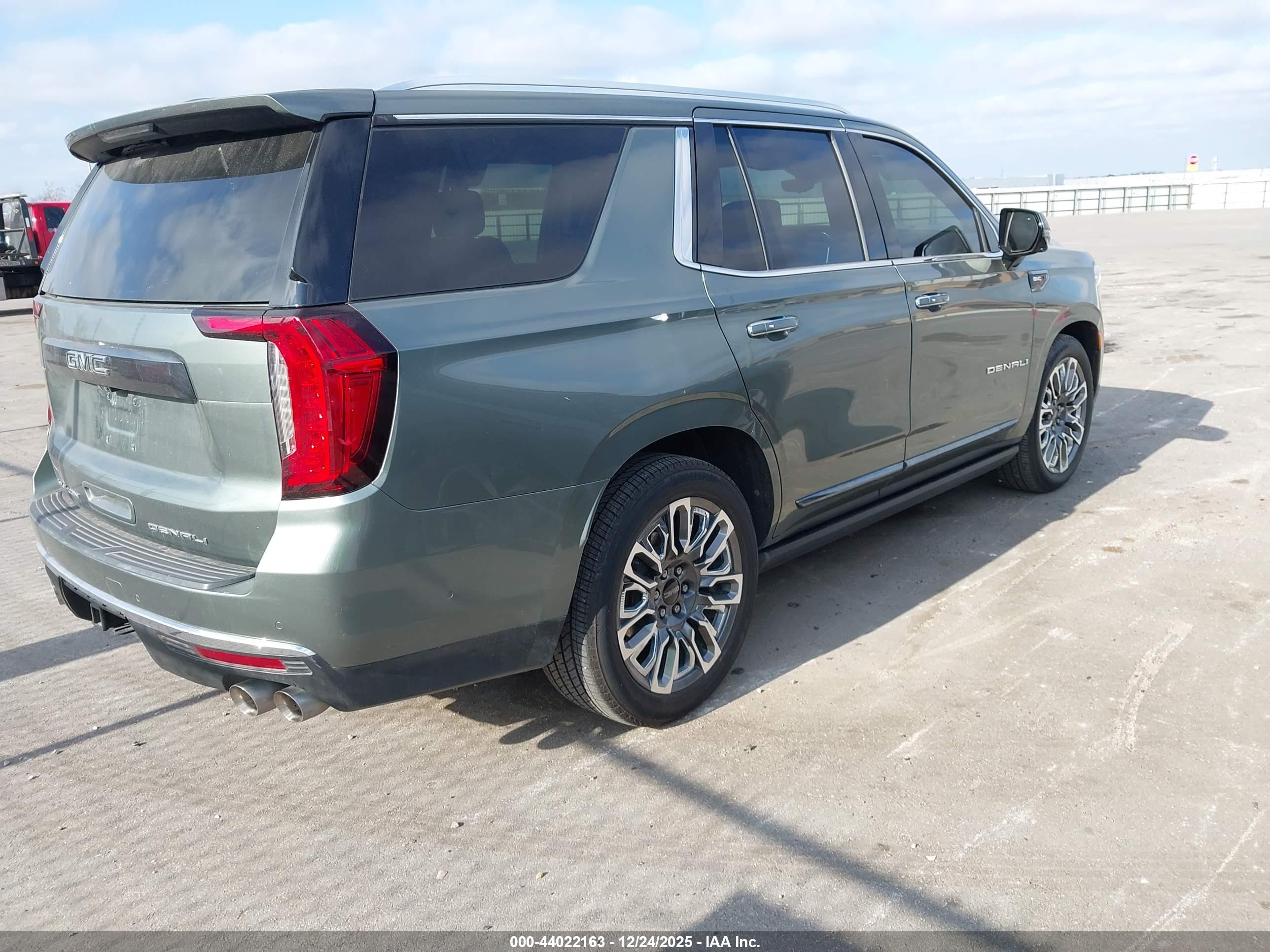 GMC YUKON image 4