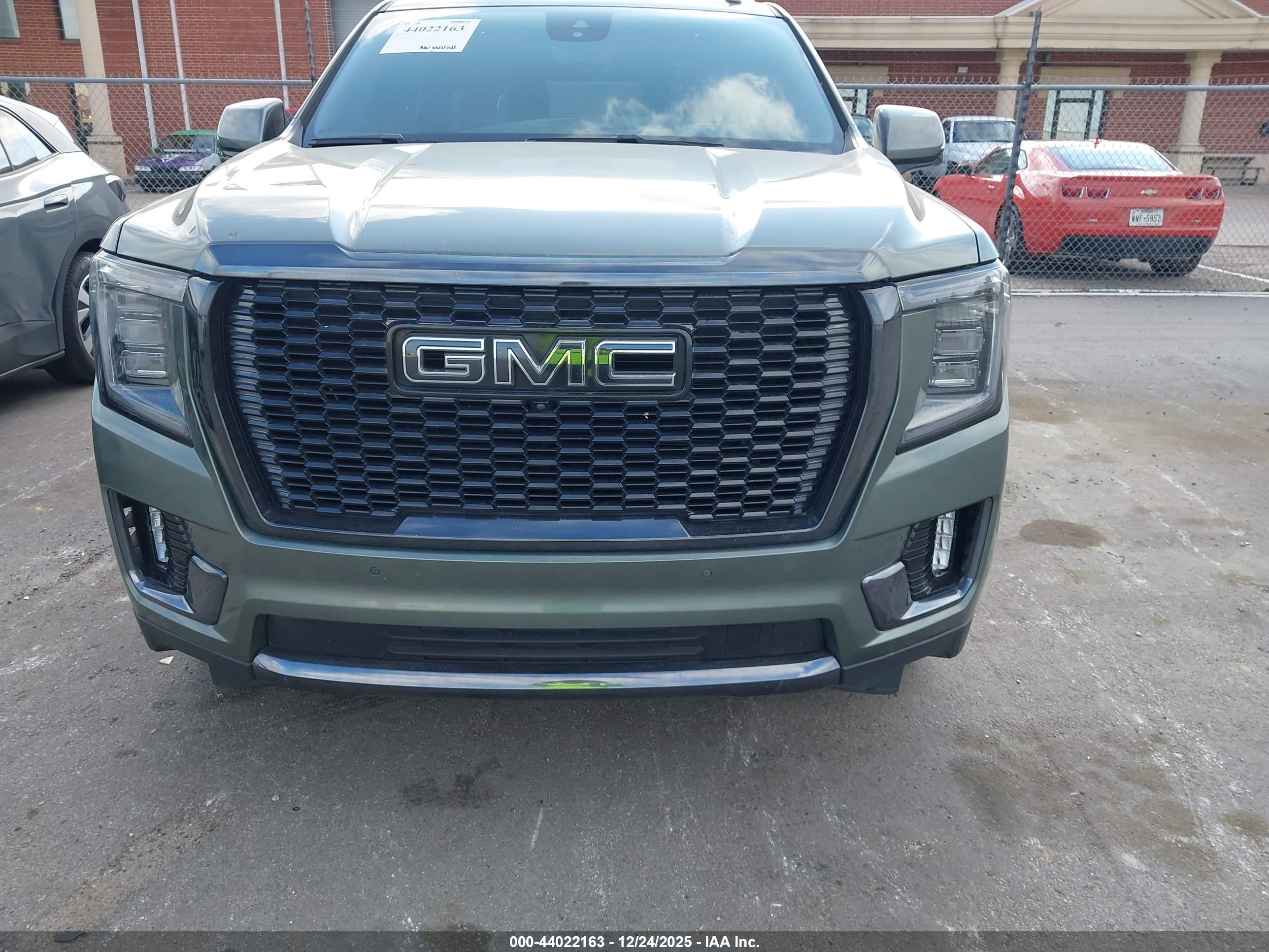 GMC YUKON image 6
