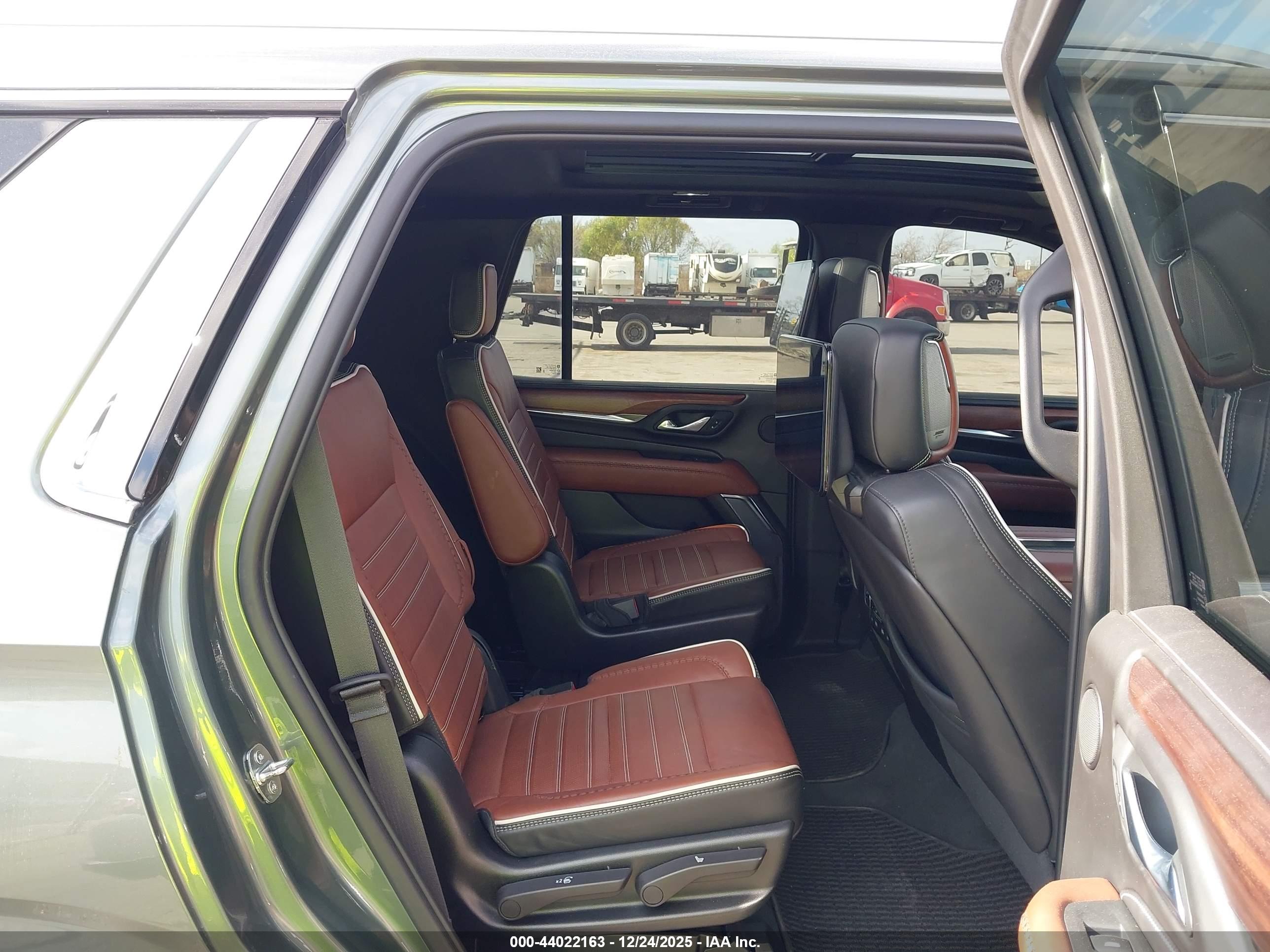 GMC YUKON image 8