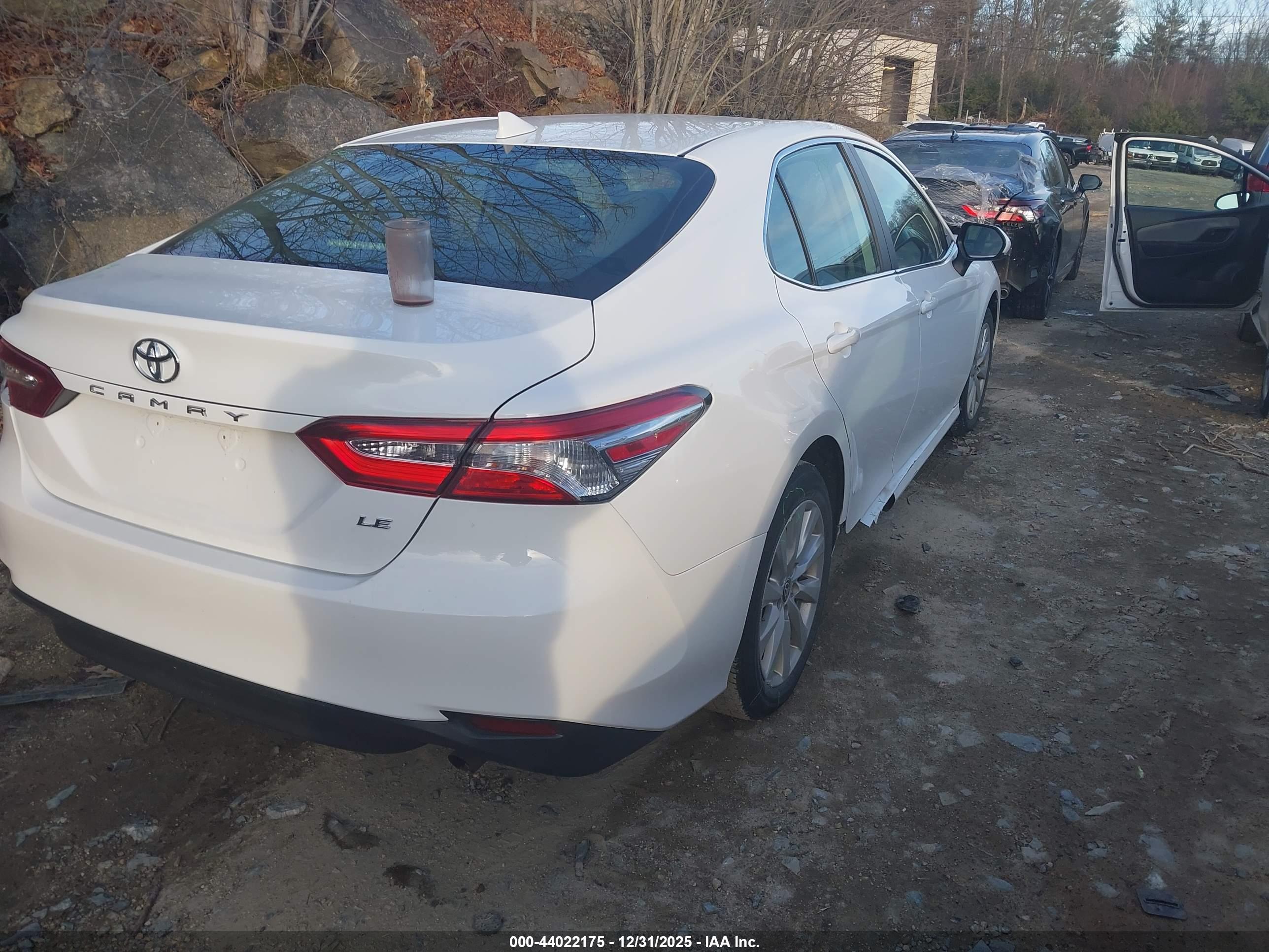 TOYOTA CAMRY image 4