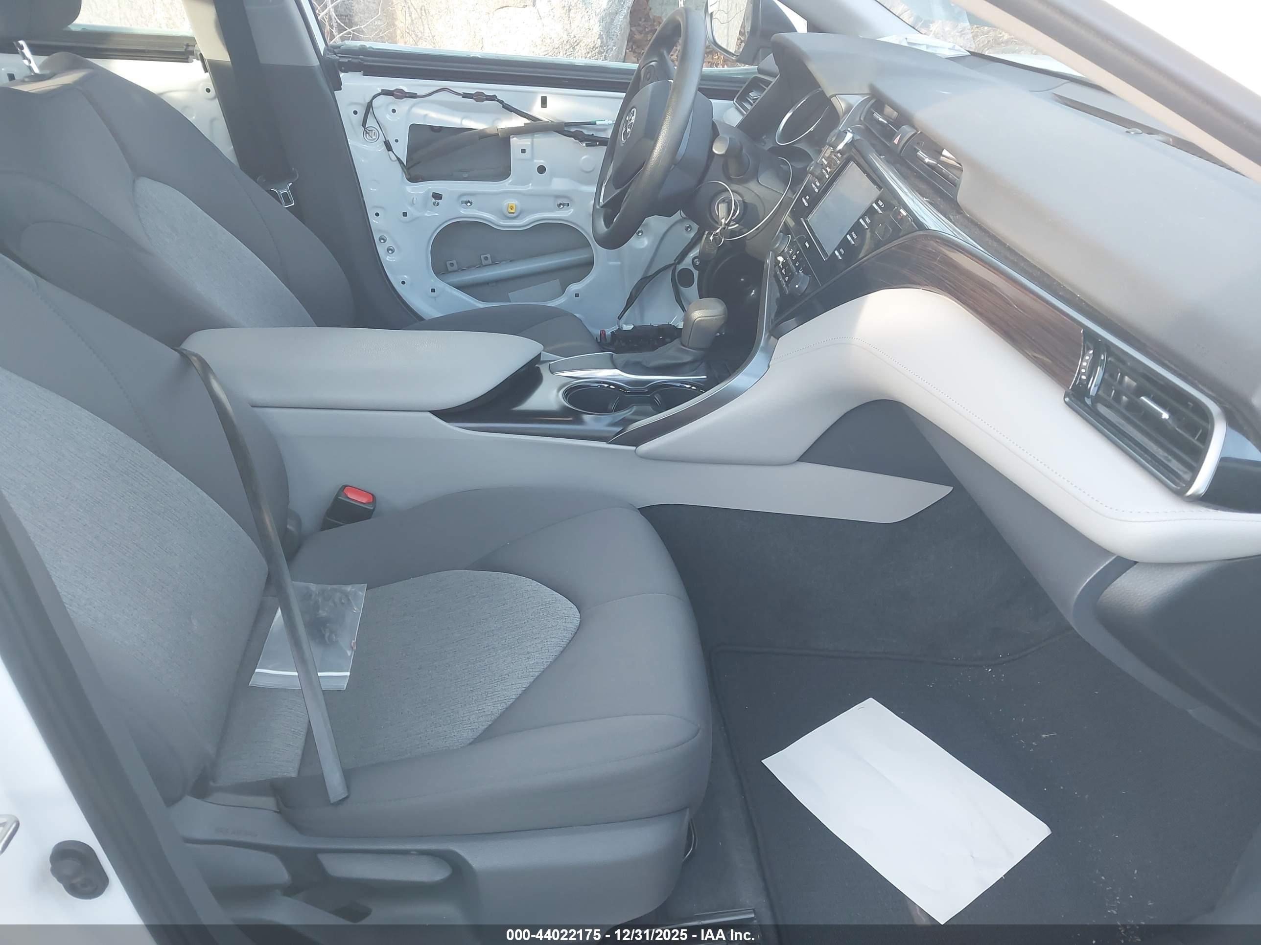 TOYOTA CAMRY image 5