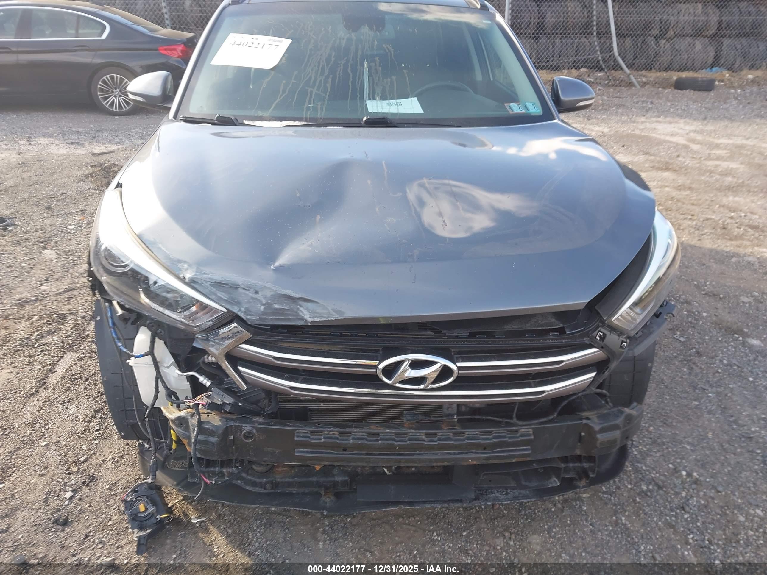 HYUNDAI TUCSON image 10