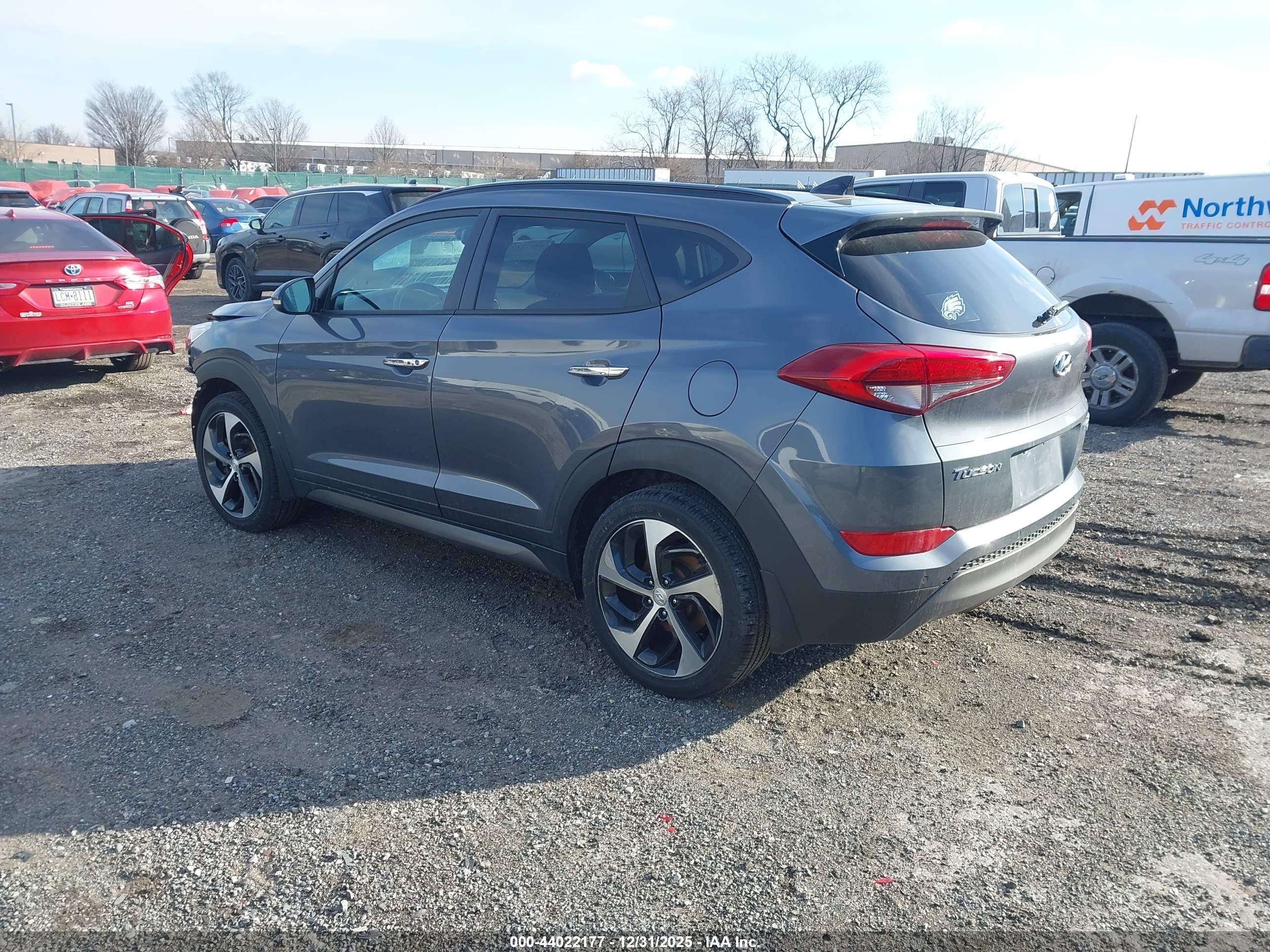 HYUNDAI TUCSON image 3