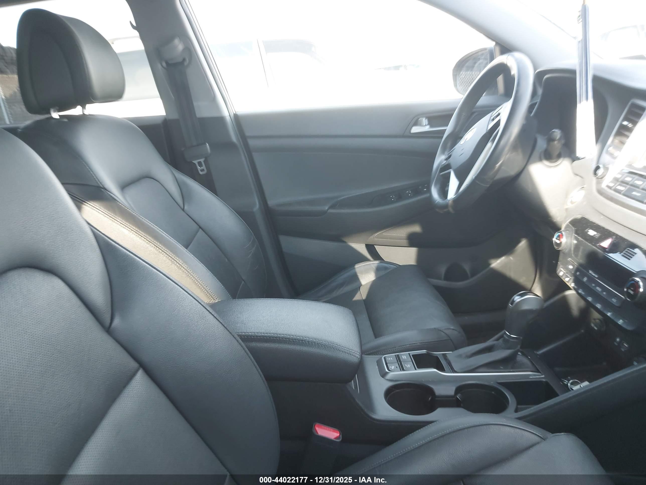 HYUNDAI TUCSON image 5