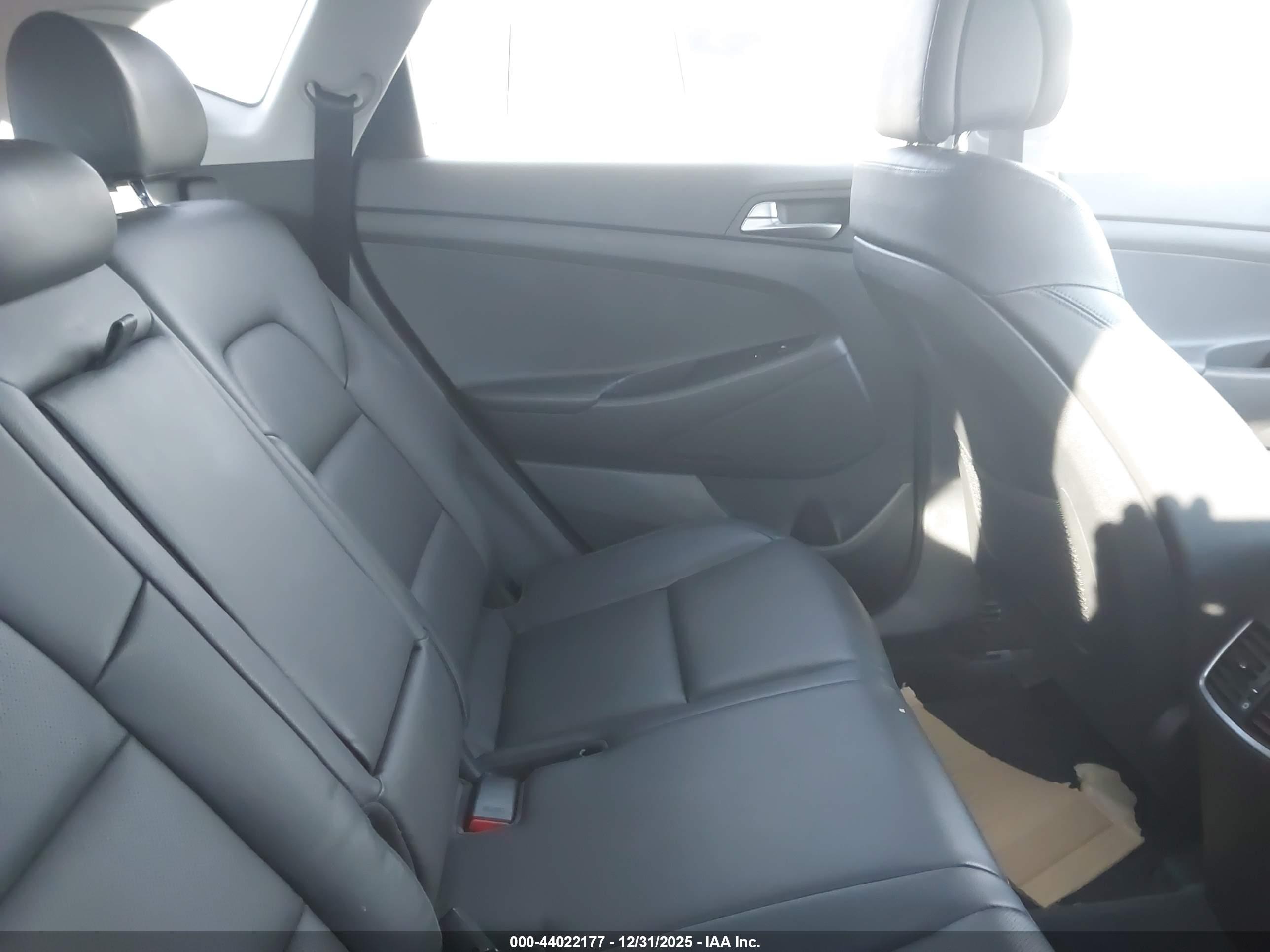 HYUNDAI TUCSON image 8