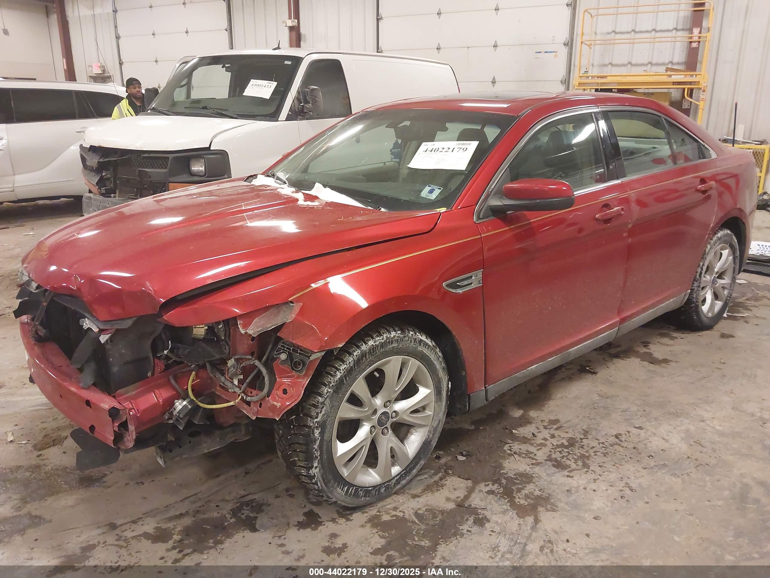 FORD TAURUS image 2