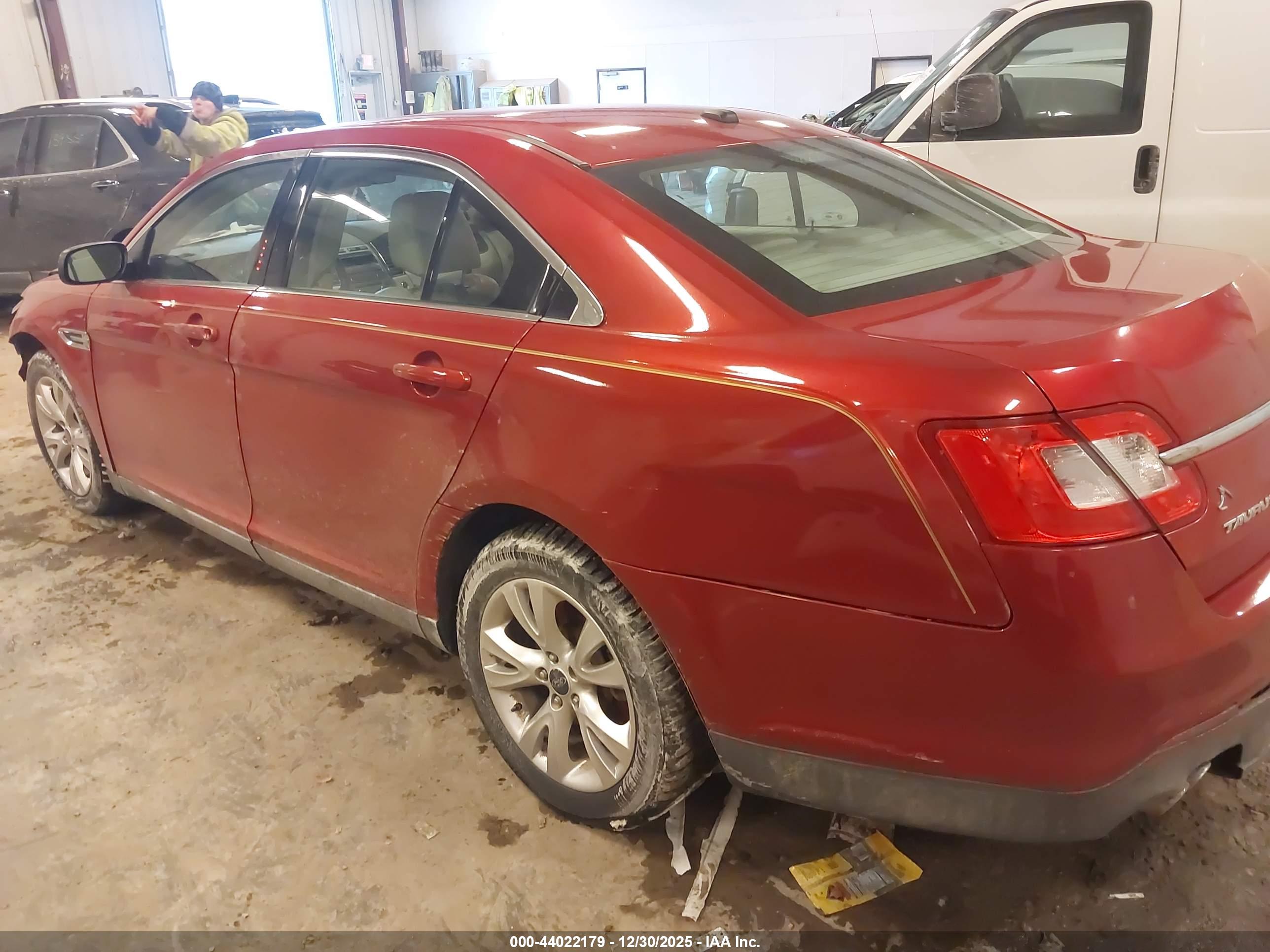 FORD TAURUS image 3