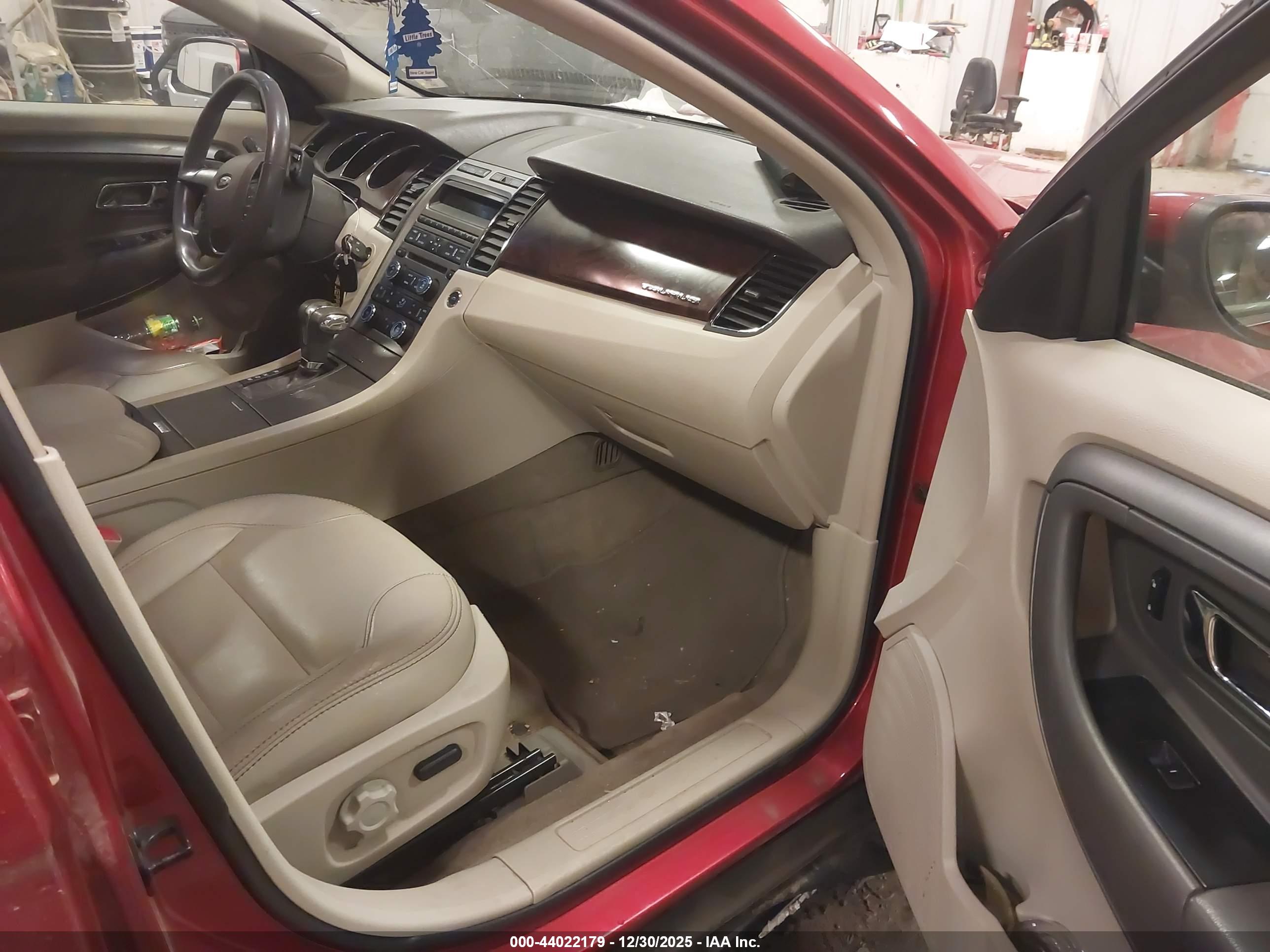 FORD TAURUS image 5