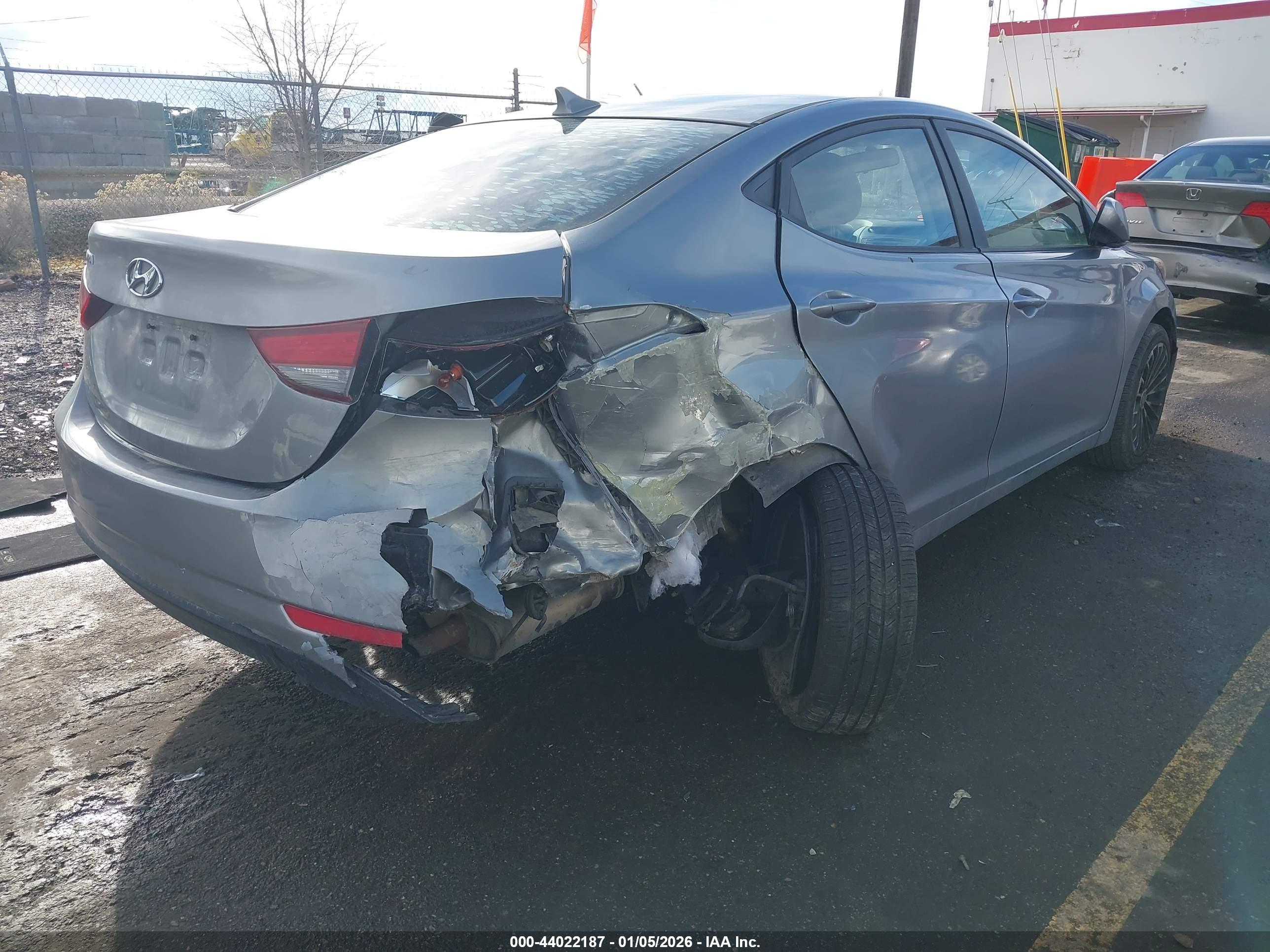 HYUNDAI ELANTRA image 4