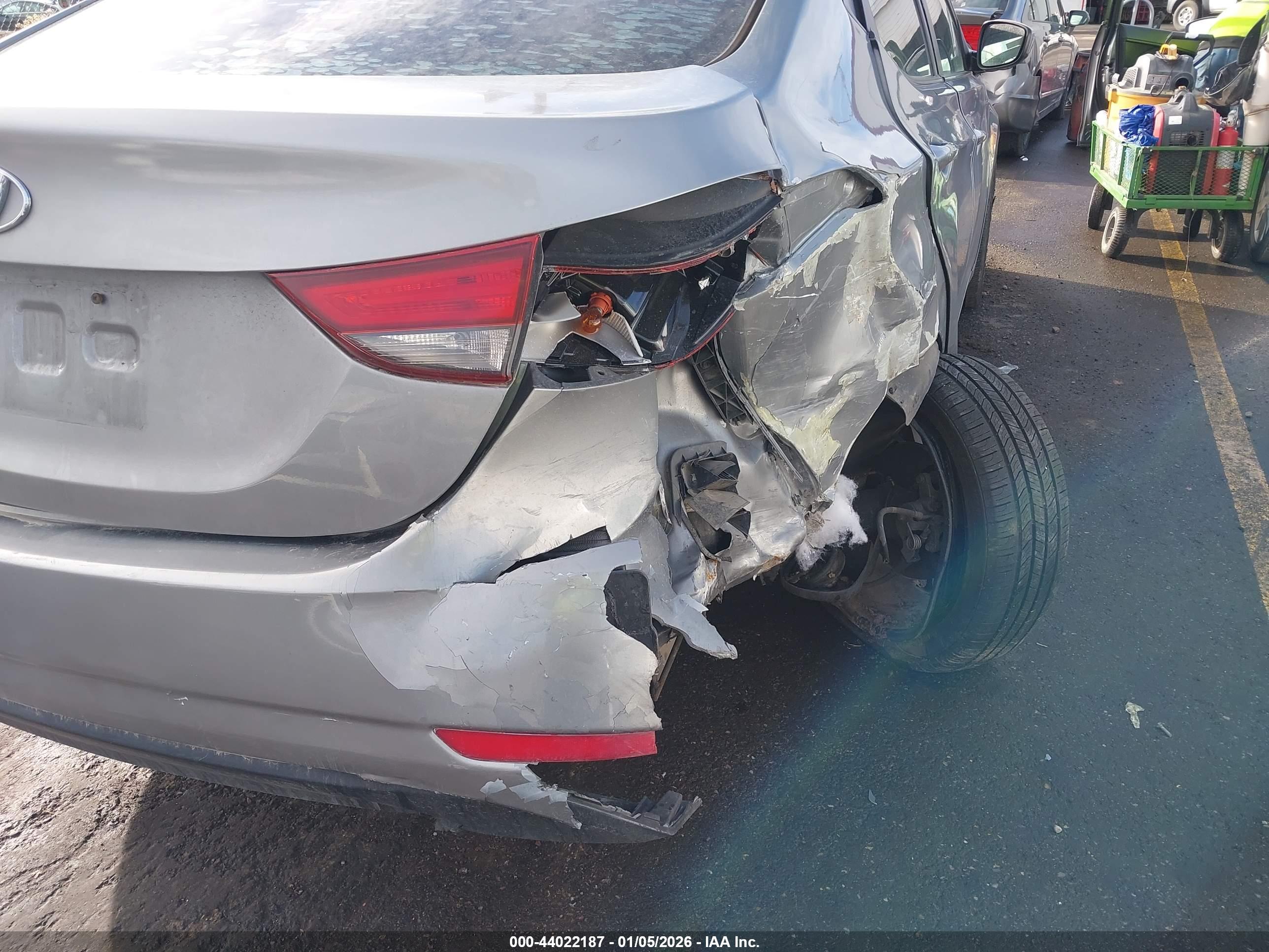 HYUNDAI ELANTRA image 6