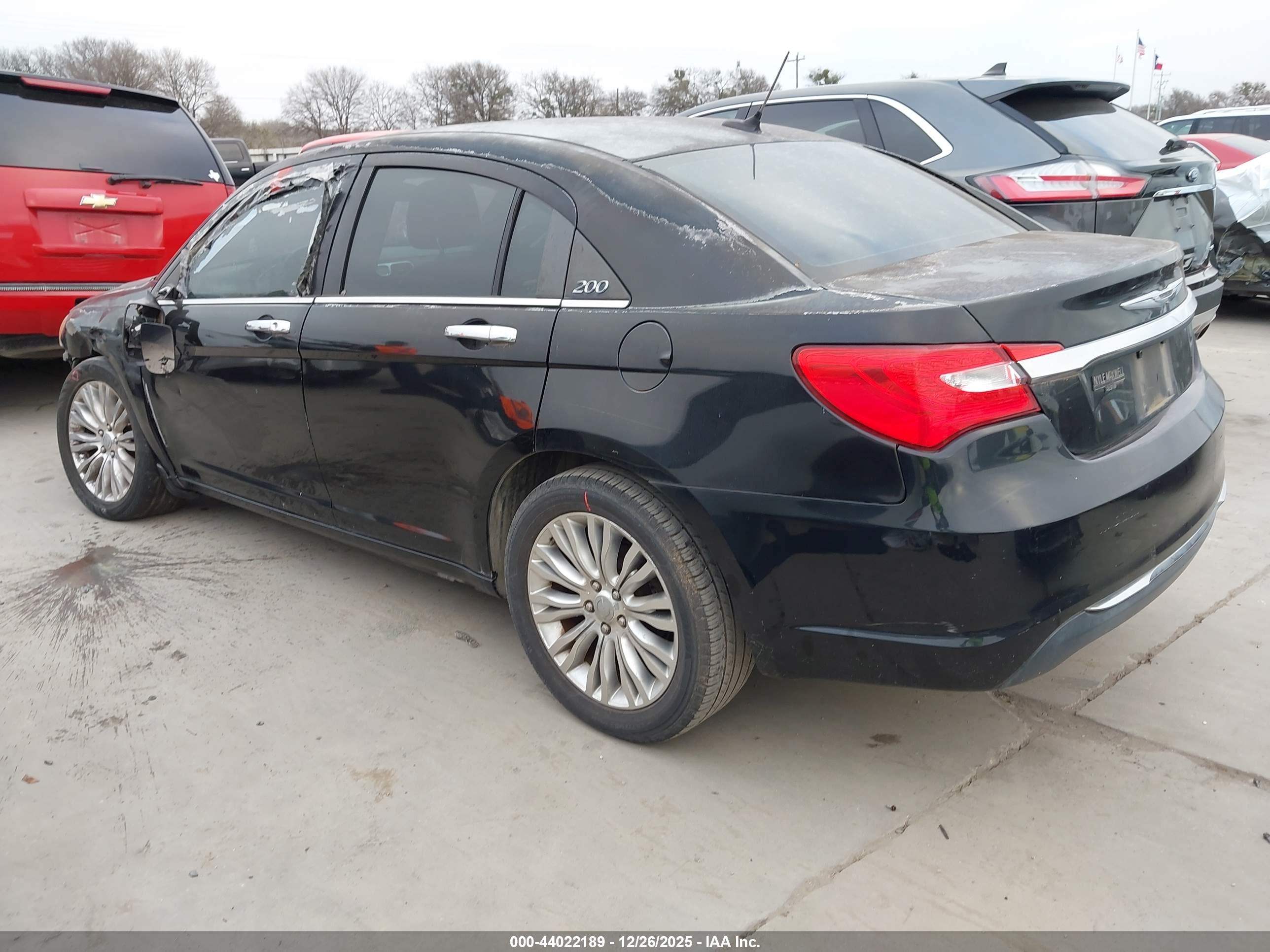 CHRYSLER 200 image 3