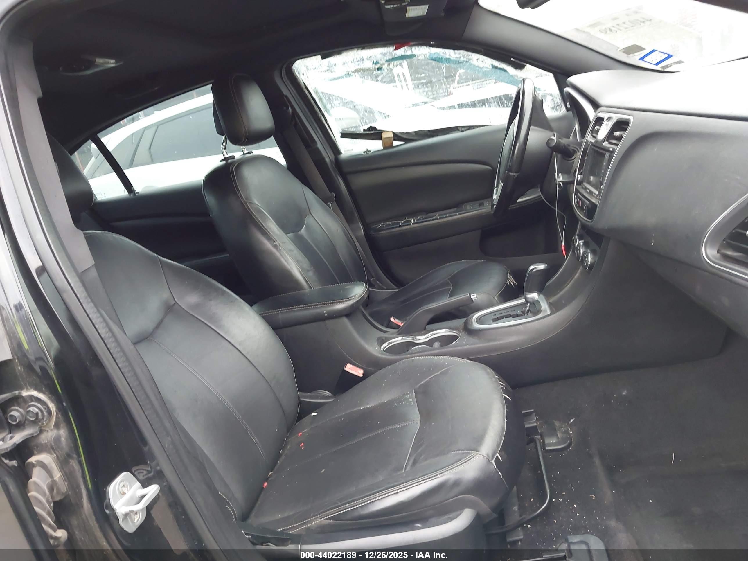 CHRYSLER 200 image 5