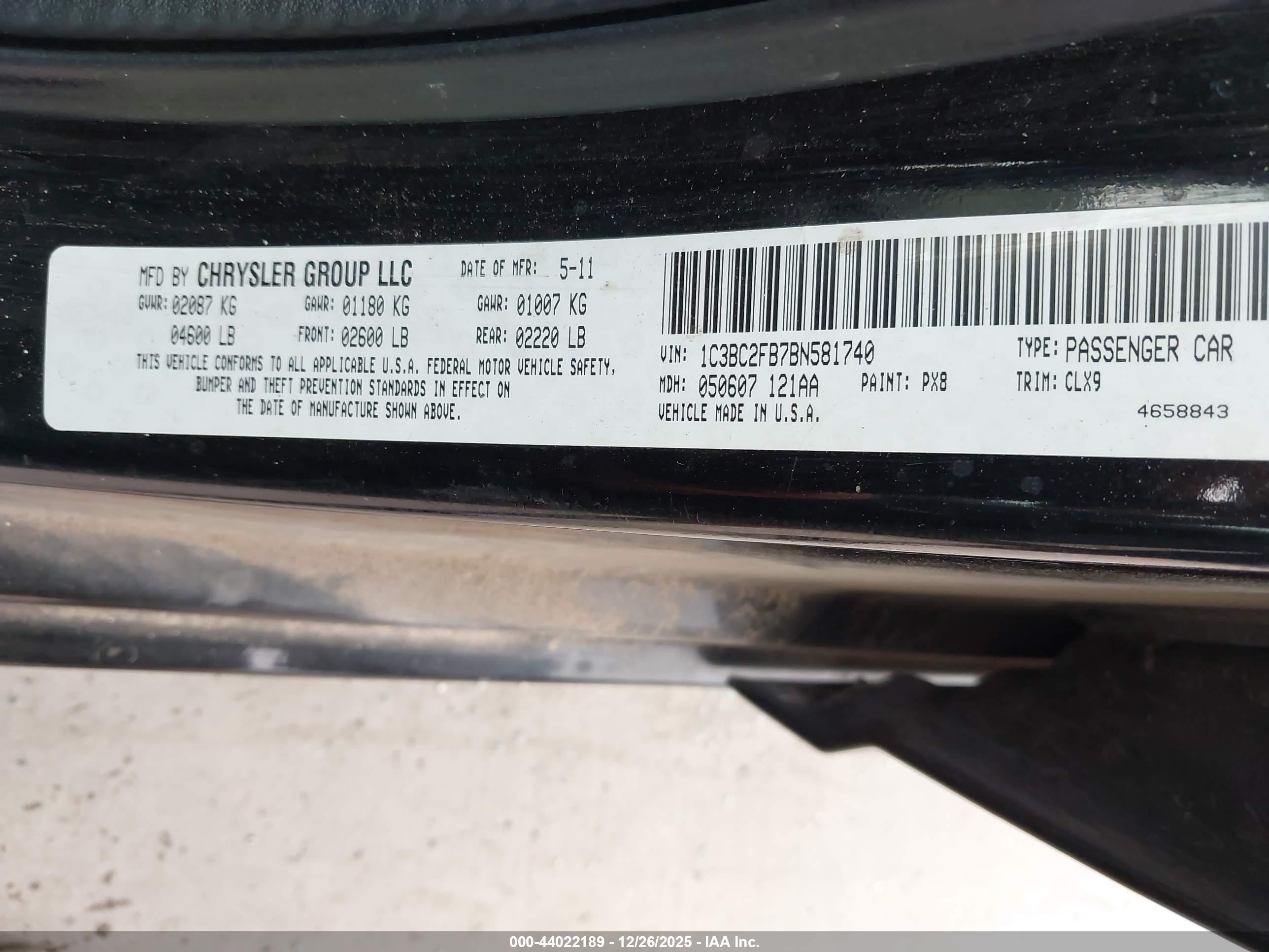 CHRYSLER 200 image 9