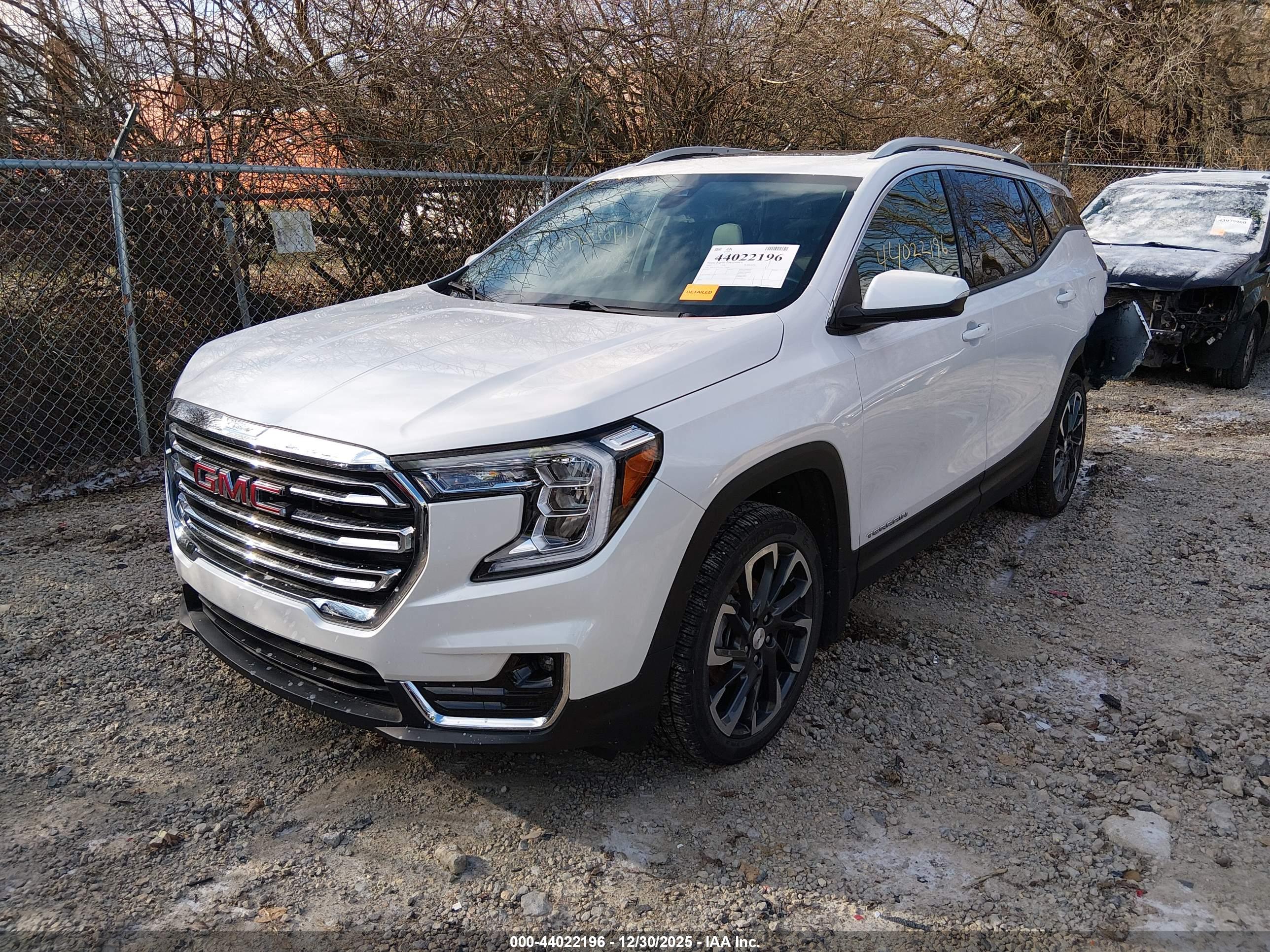 GMC TERRAIN image 2