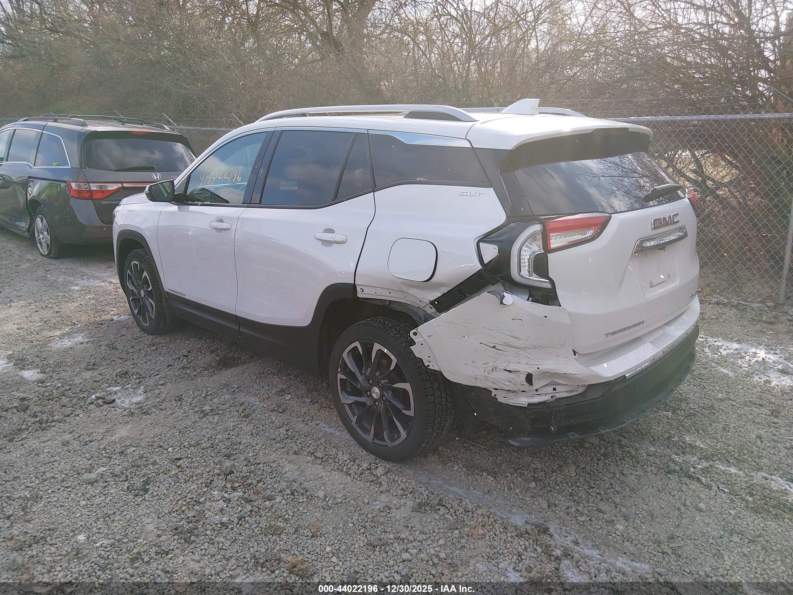 GMC TERRAIN image 3
