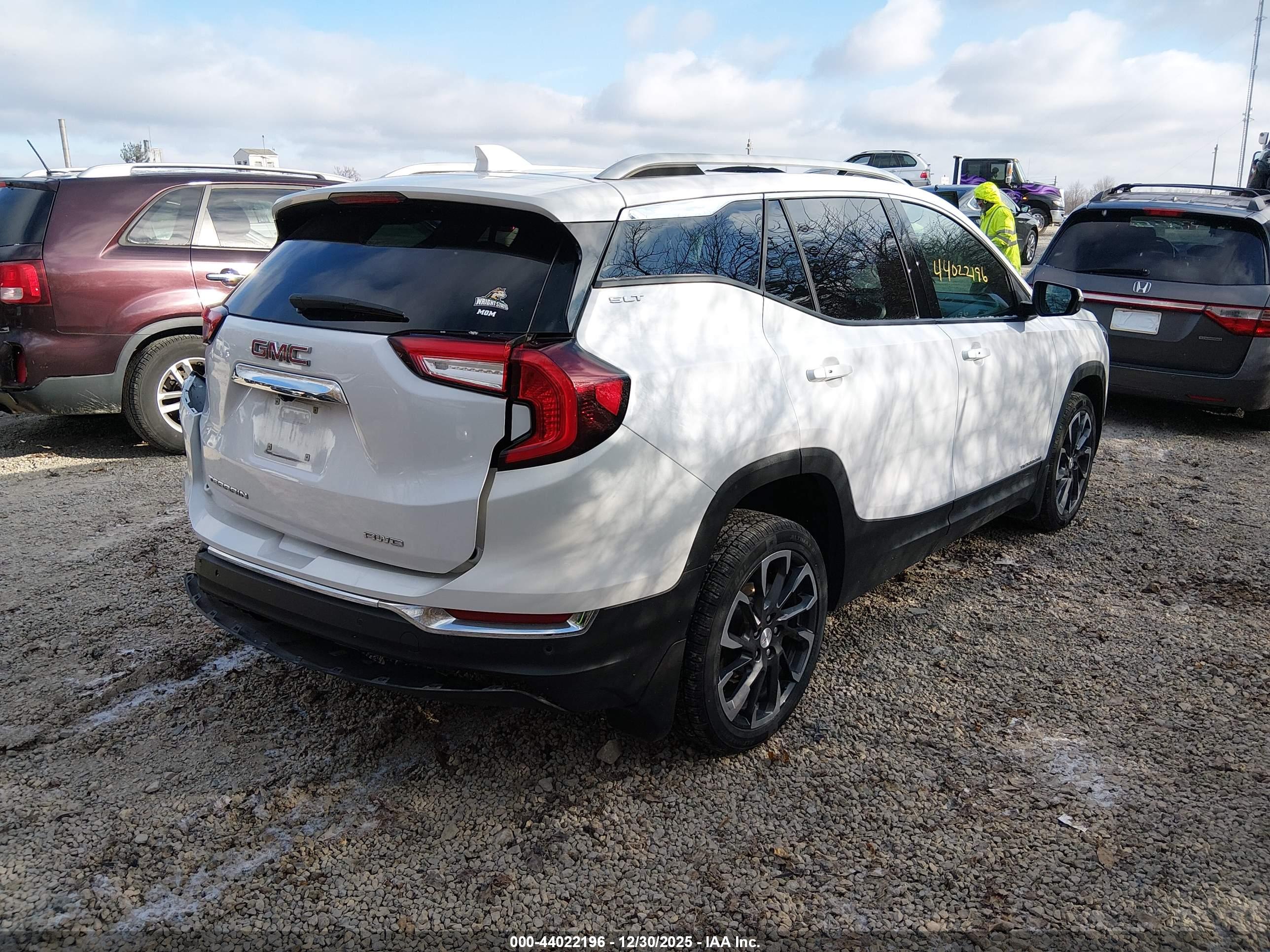 GMC TERRAIN image 4