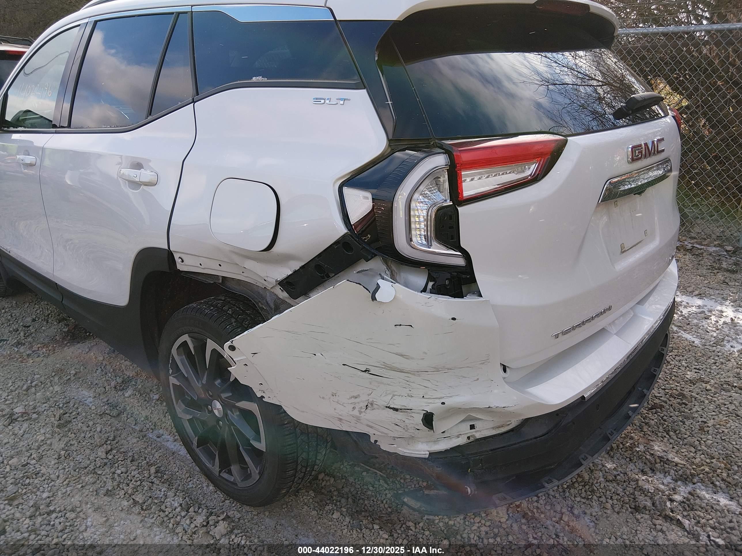 GMC TERRAIN image 6