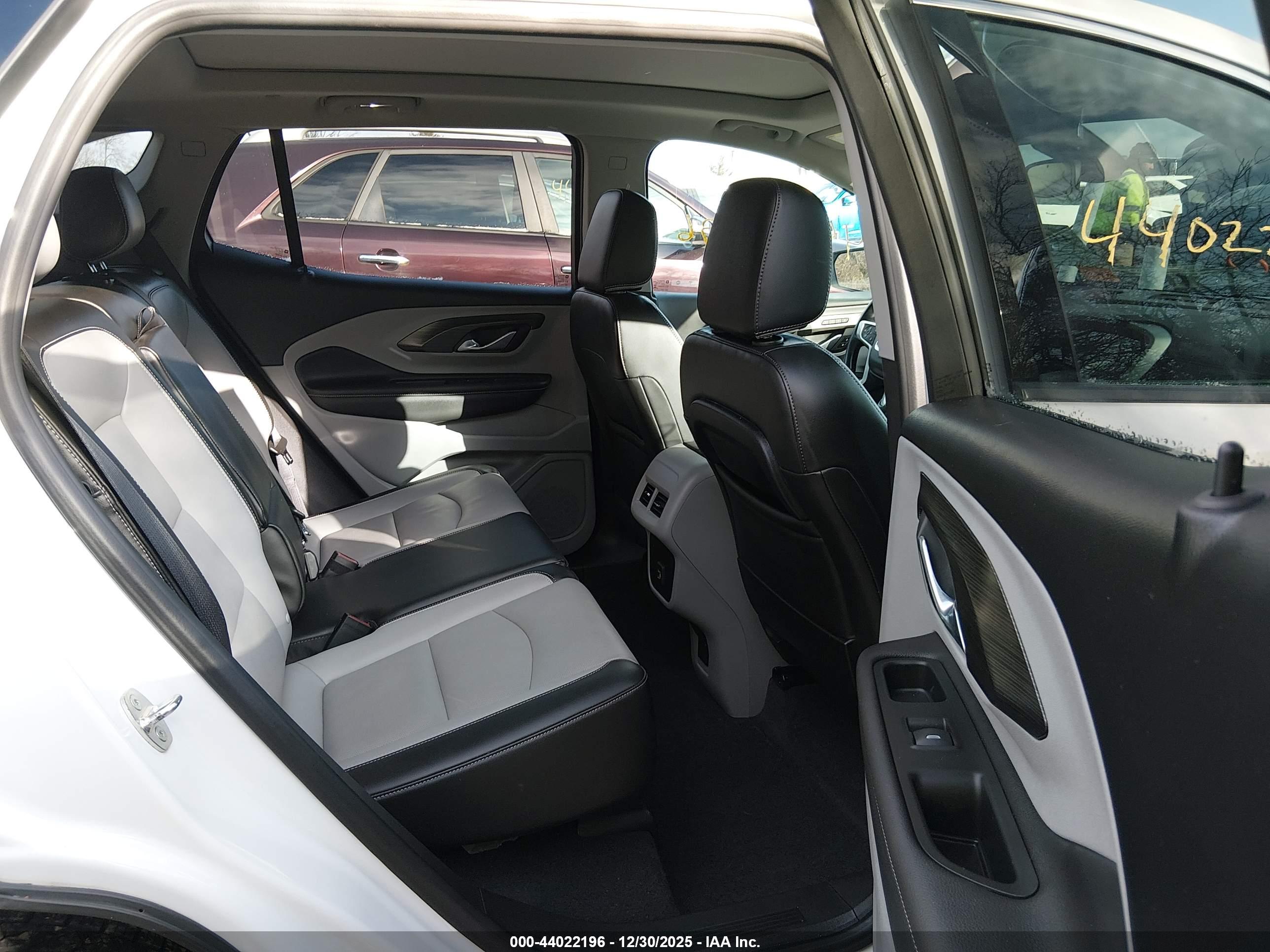 GMC TERRAIN image 8