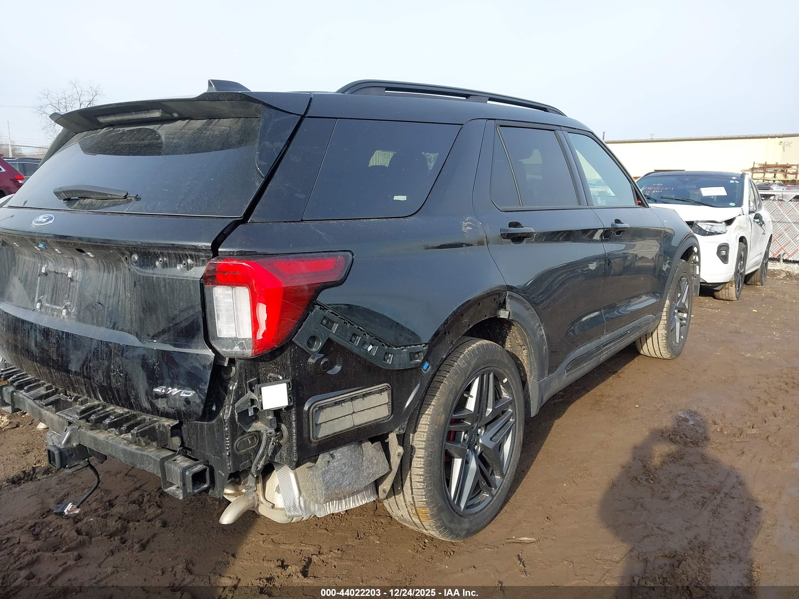FORD EXPLORER image 4
