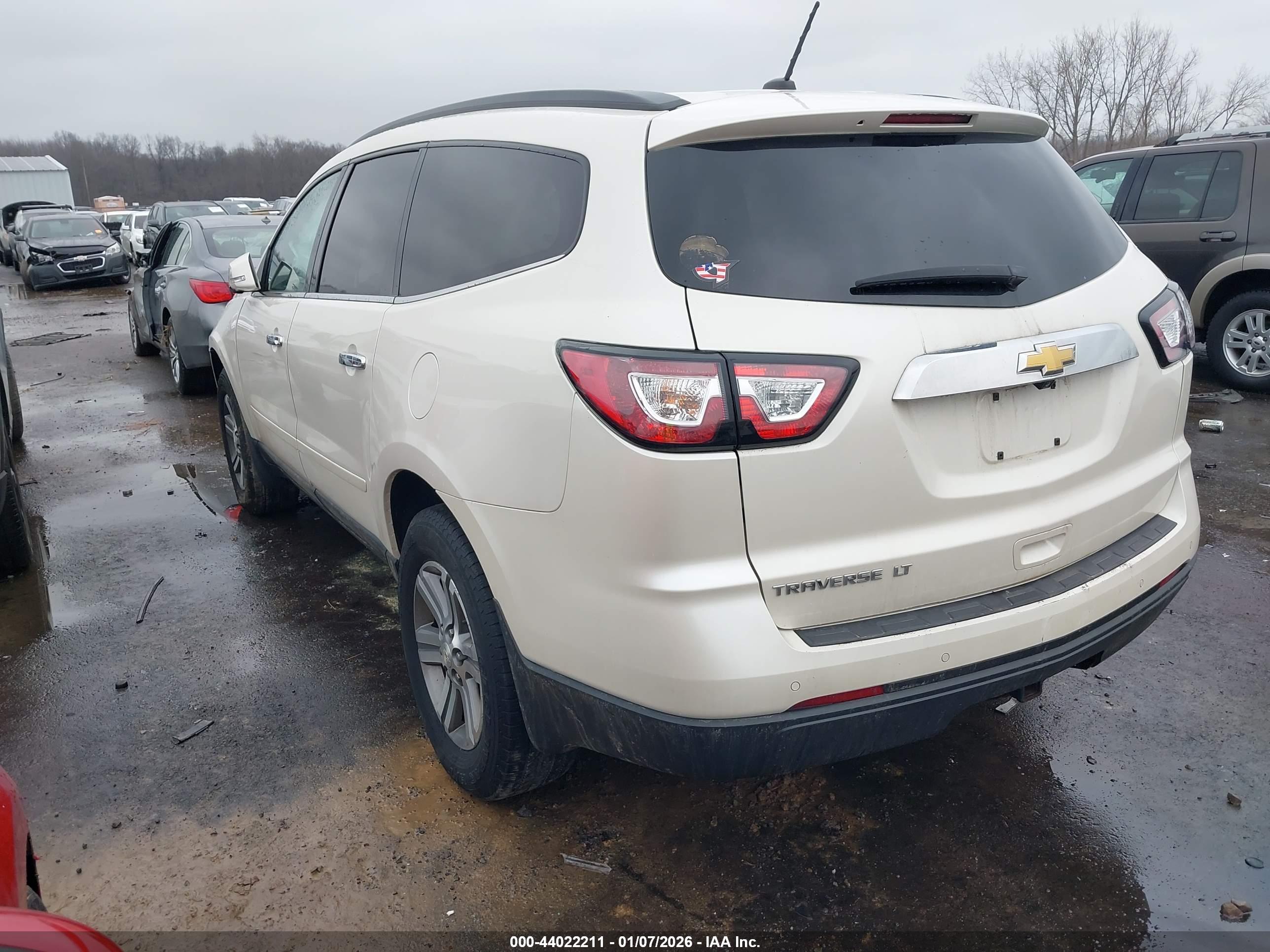 CHEVROLET TRAVERSE image 3